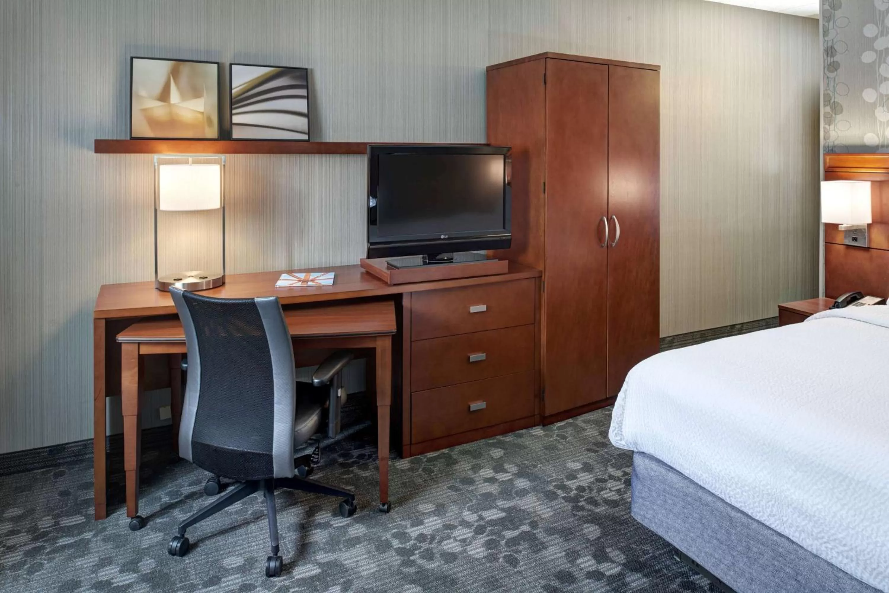 Hearing Accessible One Bedroom Suite King in Sonesta Select Milwaukee Brookfield