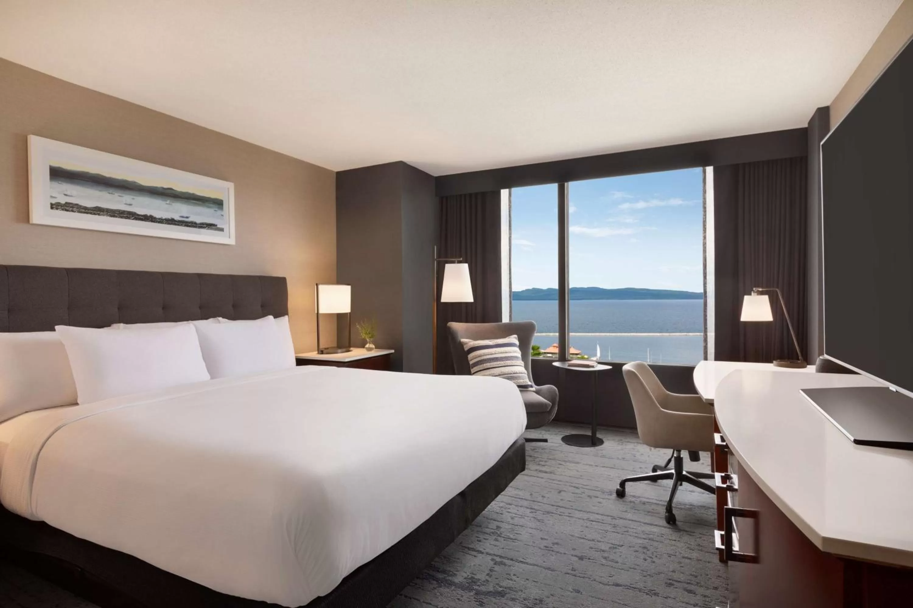Premium King Room with Lake View in Hotel Champlain Burlington, Curio Collection by Hilton