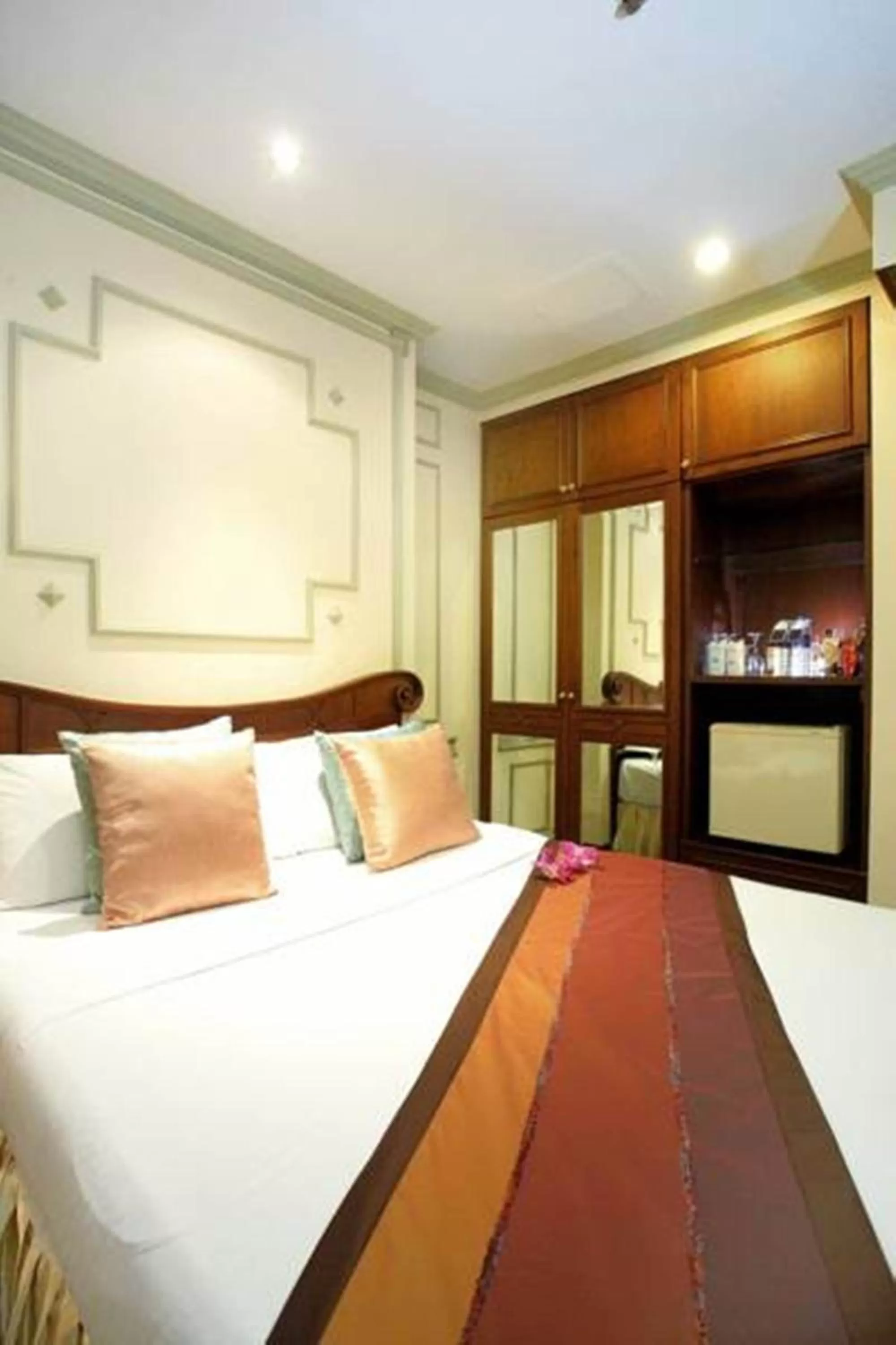 Superior Single Room in Majestic Suites Hotel