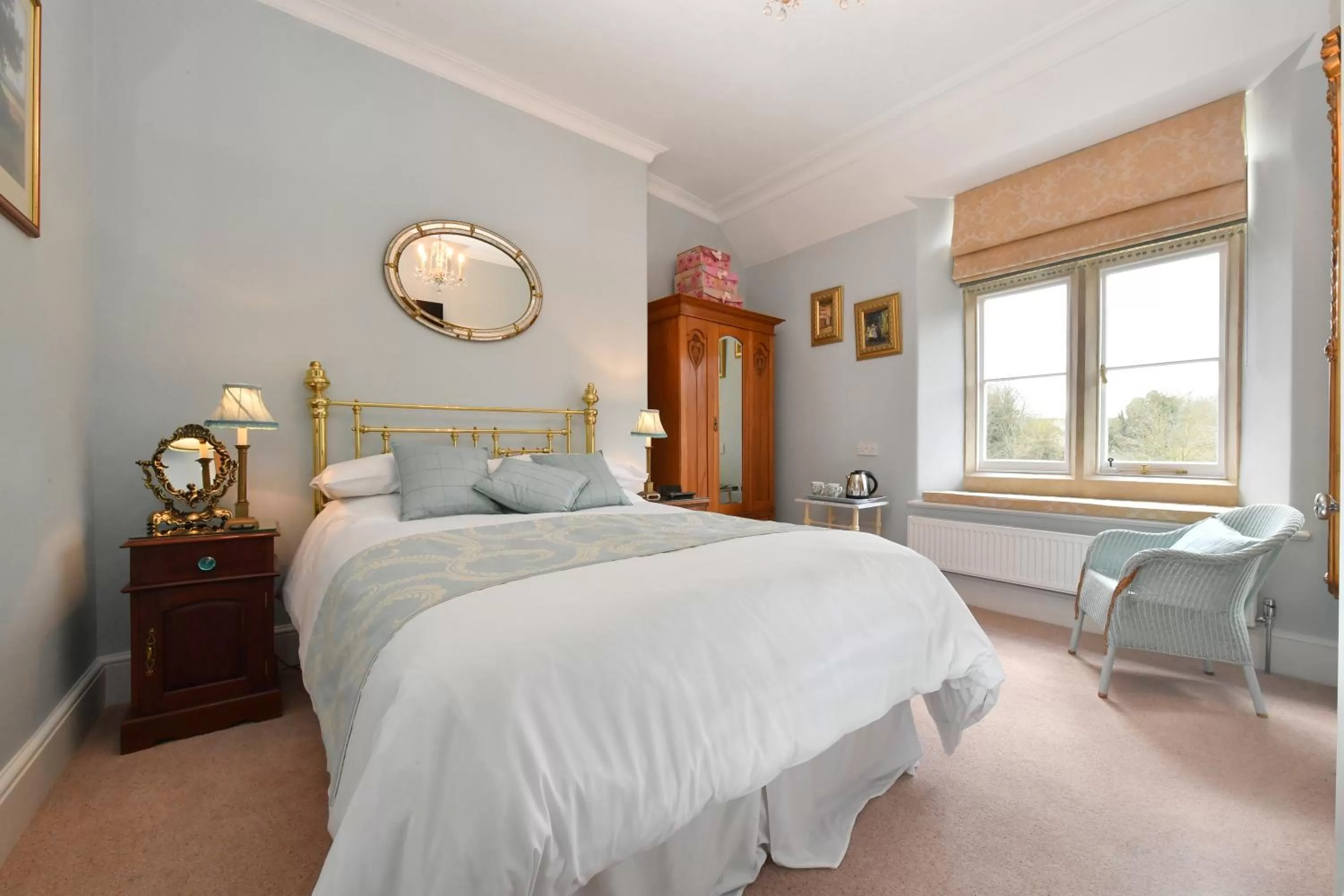 Deluxe Double Room with Shower in Heritage Bed and Breakfast