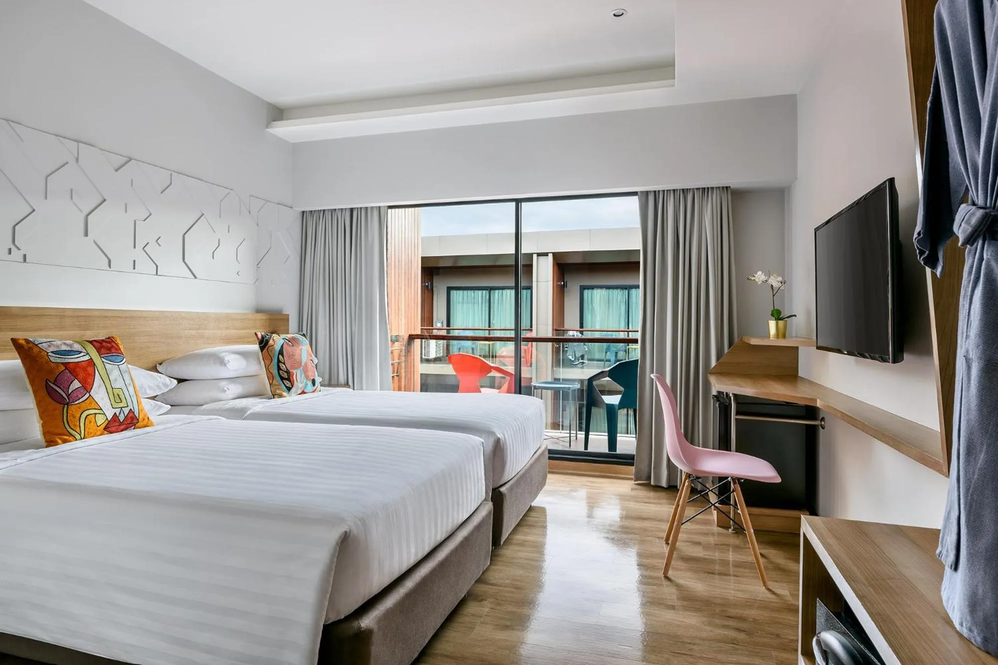 Twin Room with Balcony in VELA be Bangkok Ratchathewi