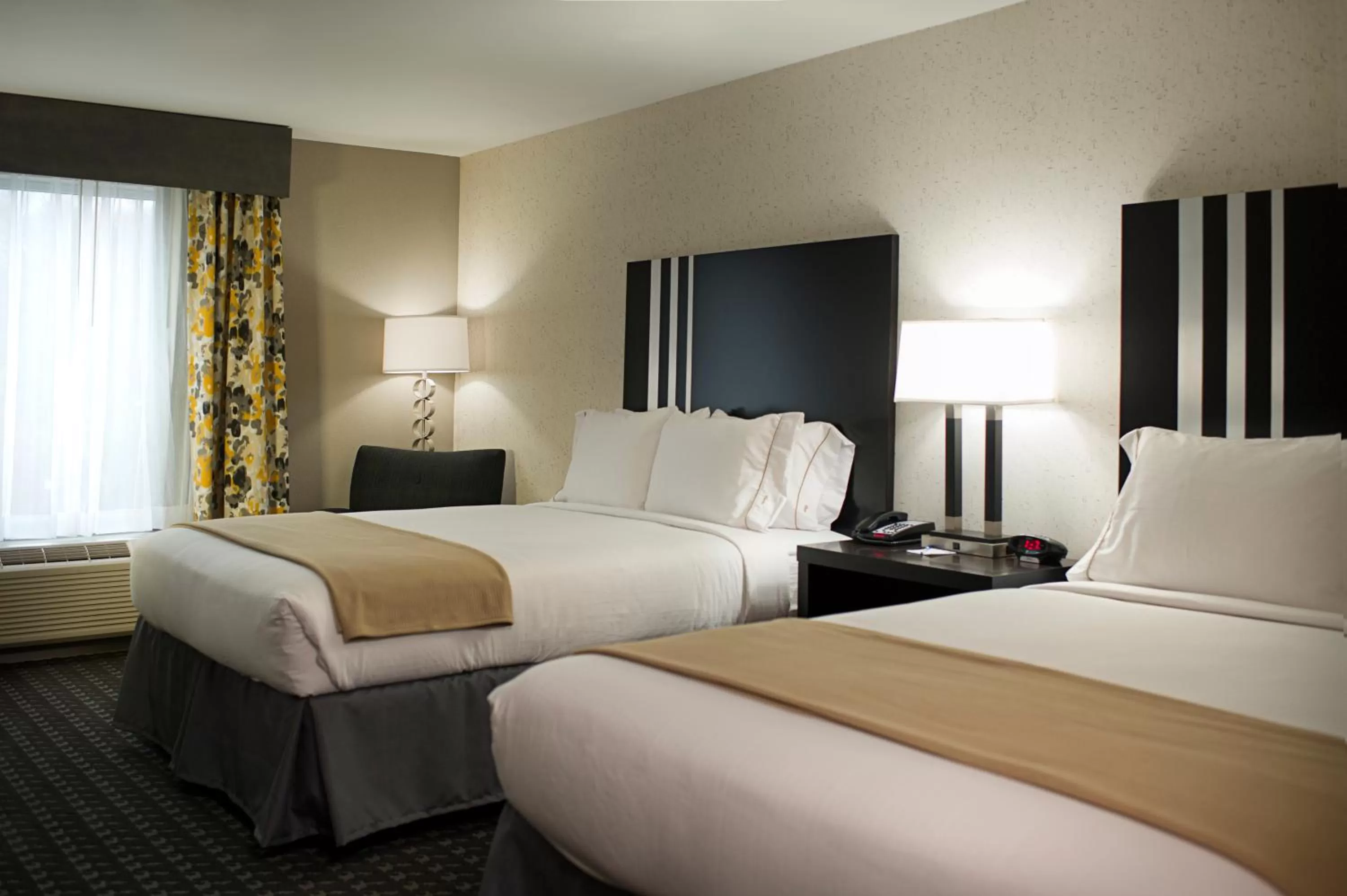 King Room - Hearing Accessible - Roll-in Shower in Holiday Inn Express and Suites Madison Central by IHG