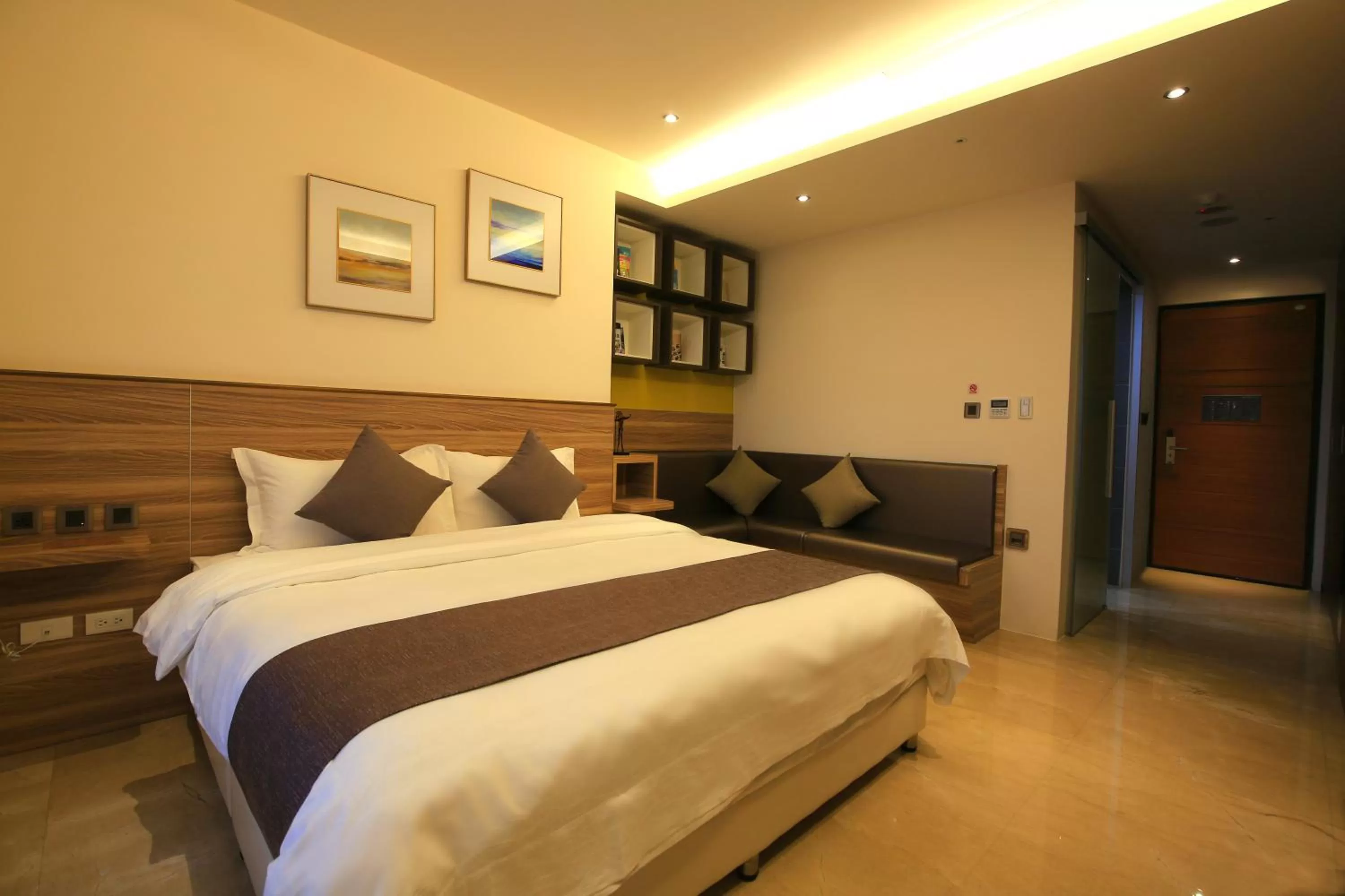 Deluxe Double Room with Balcony in Darlon Hotel