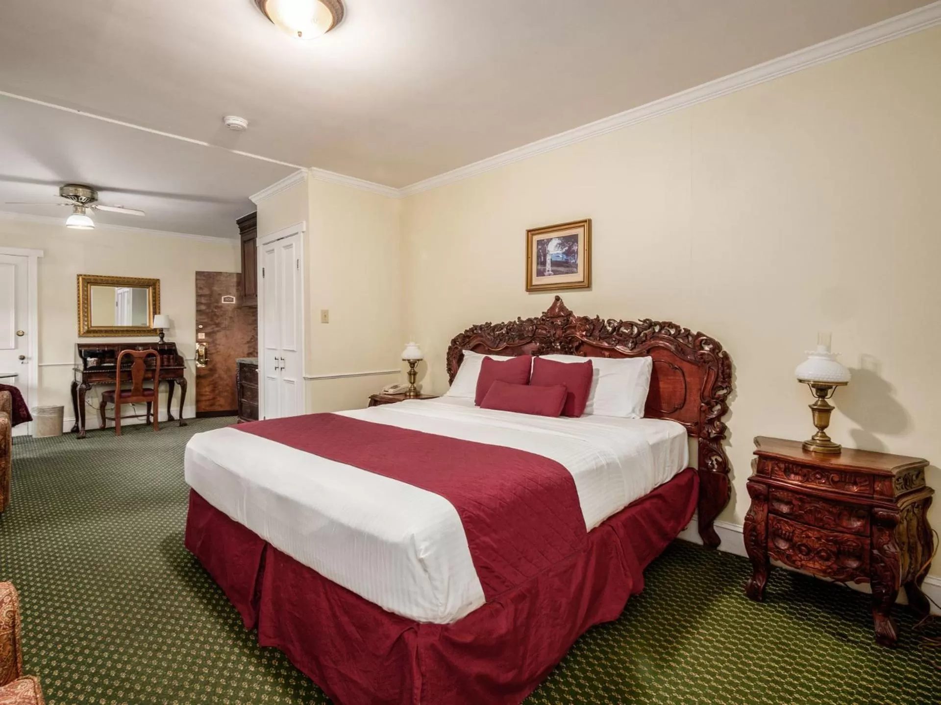 Standard King Room - single occupancy in Lafayette Hotel Marietta