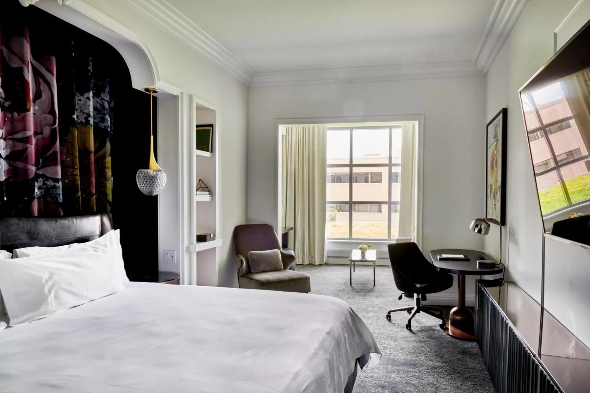 Deluxe King Suite in Daxton Hotel Birmingham, Curio Collection by Hilton