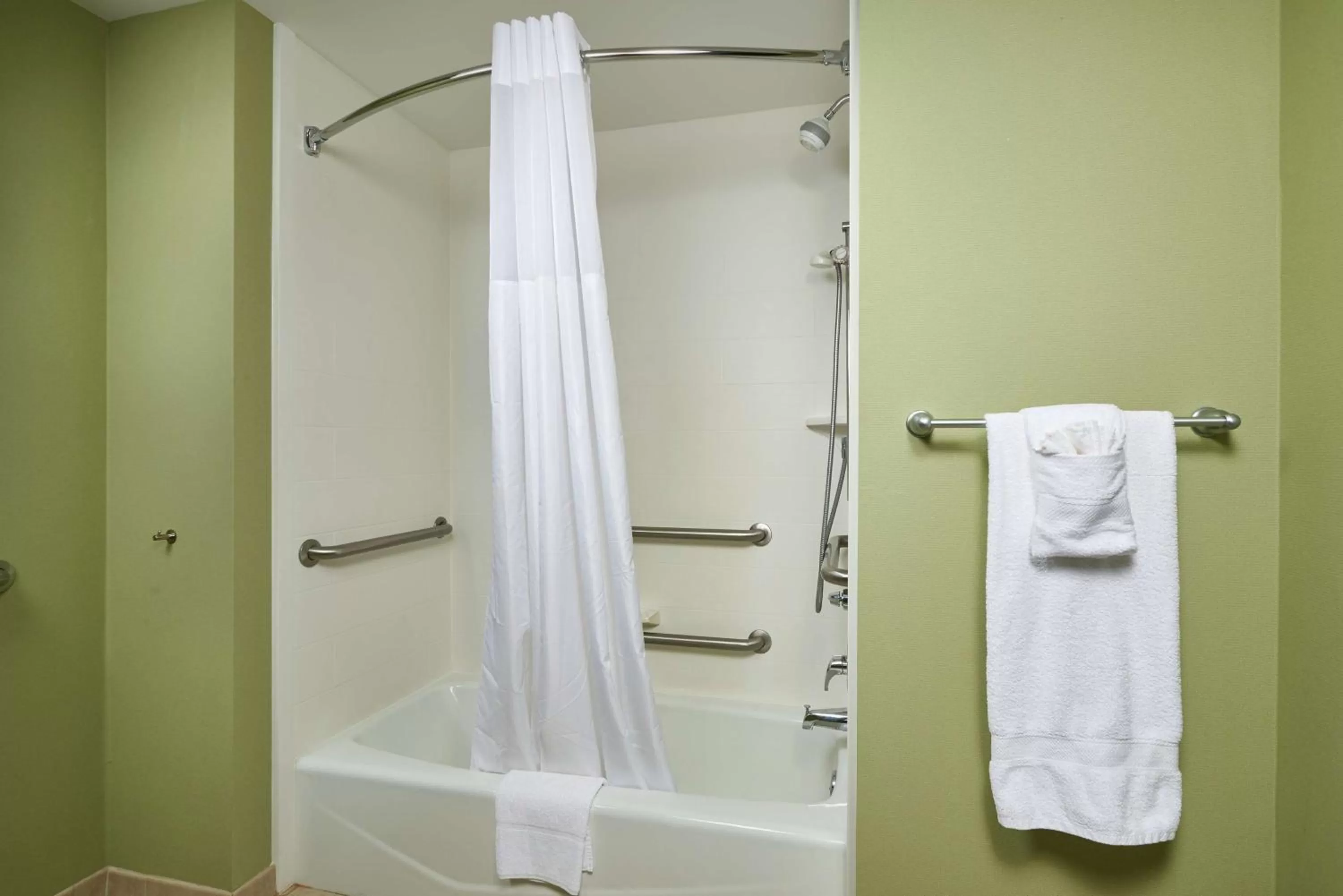 Queen Room with Two Queen Beds - Disability Access/Hearing Accessible - Non-Smoking in Hampton Inn Bermuda Run / Advance