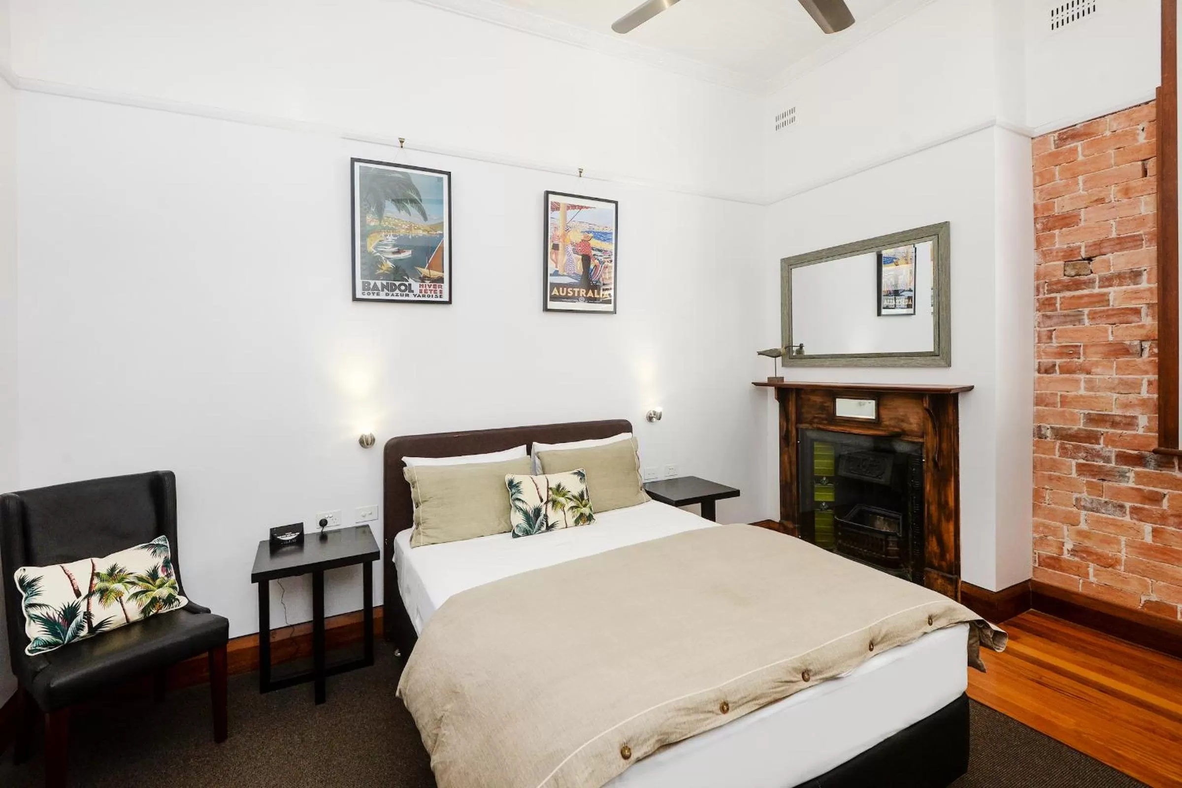 Queen Room with Shared Bathroom in Pier Hotel Coffs Harbour