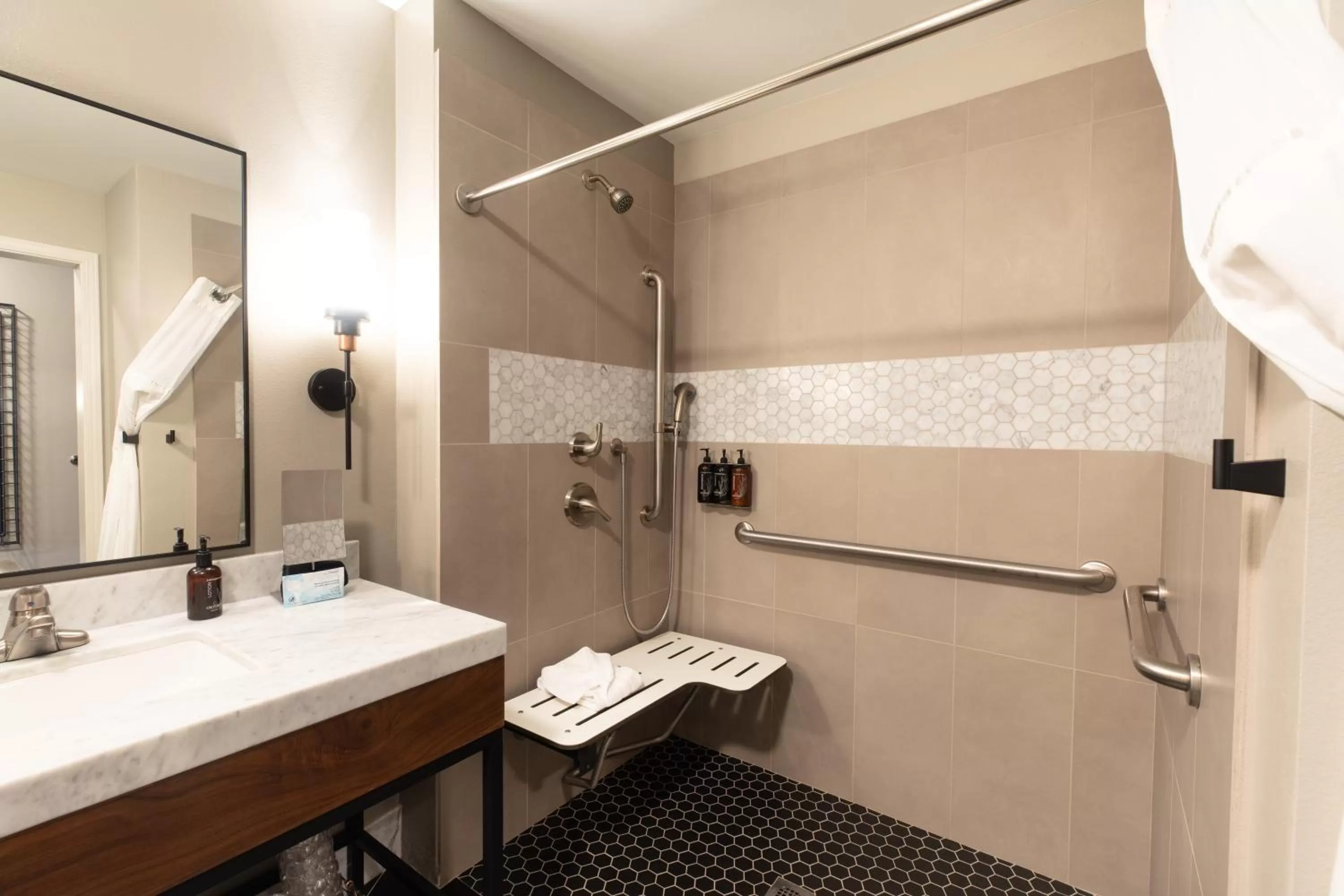 2 Queen Suite with Roll-In Shower in Oxford Suites Paso Robles