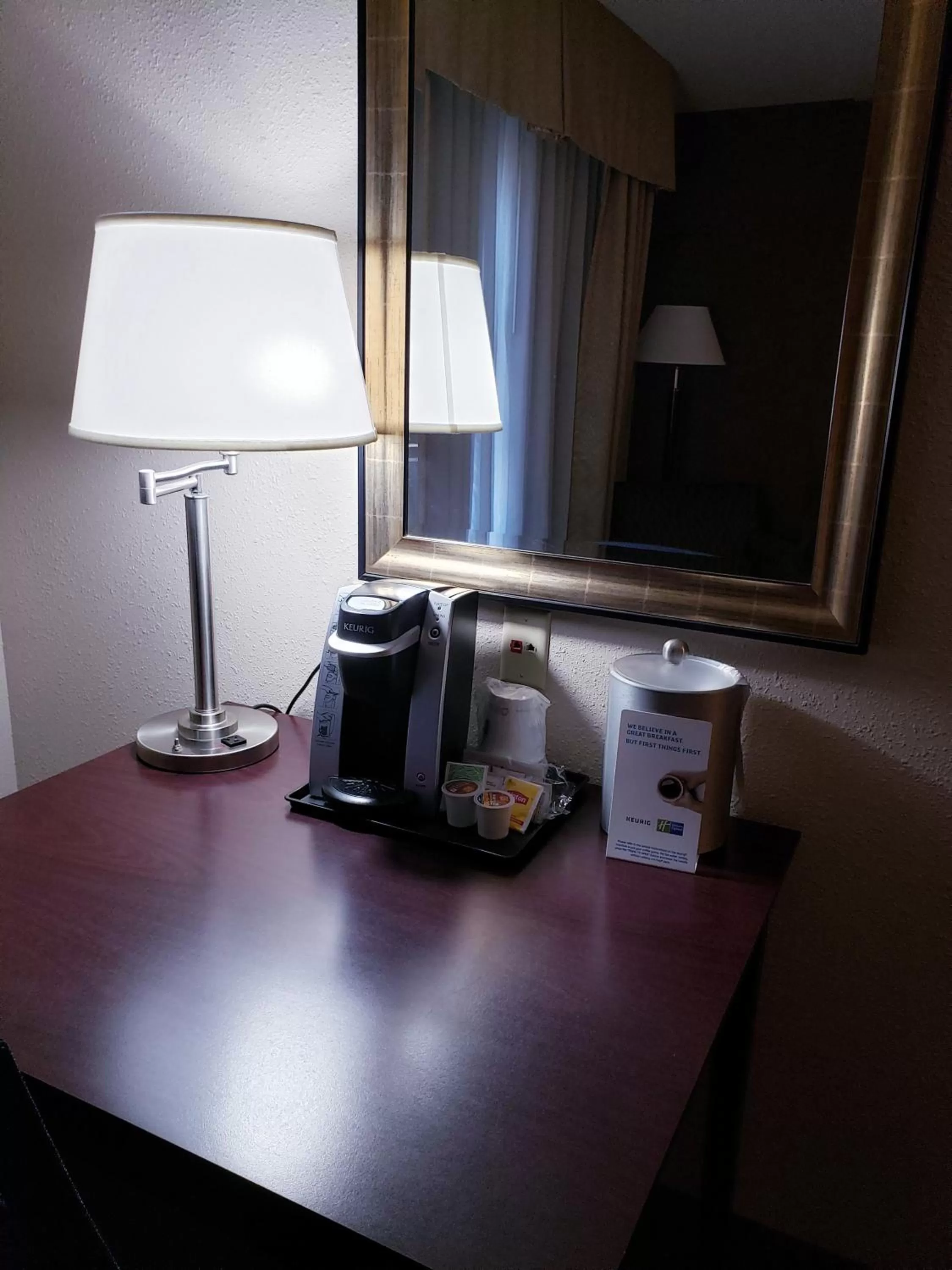 Standard King Room with Accessible Tub - Mobility Access in Holiday Inn Express Hotel & Suites Concordia US 81 by IHG