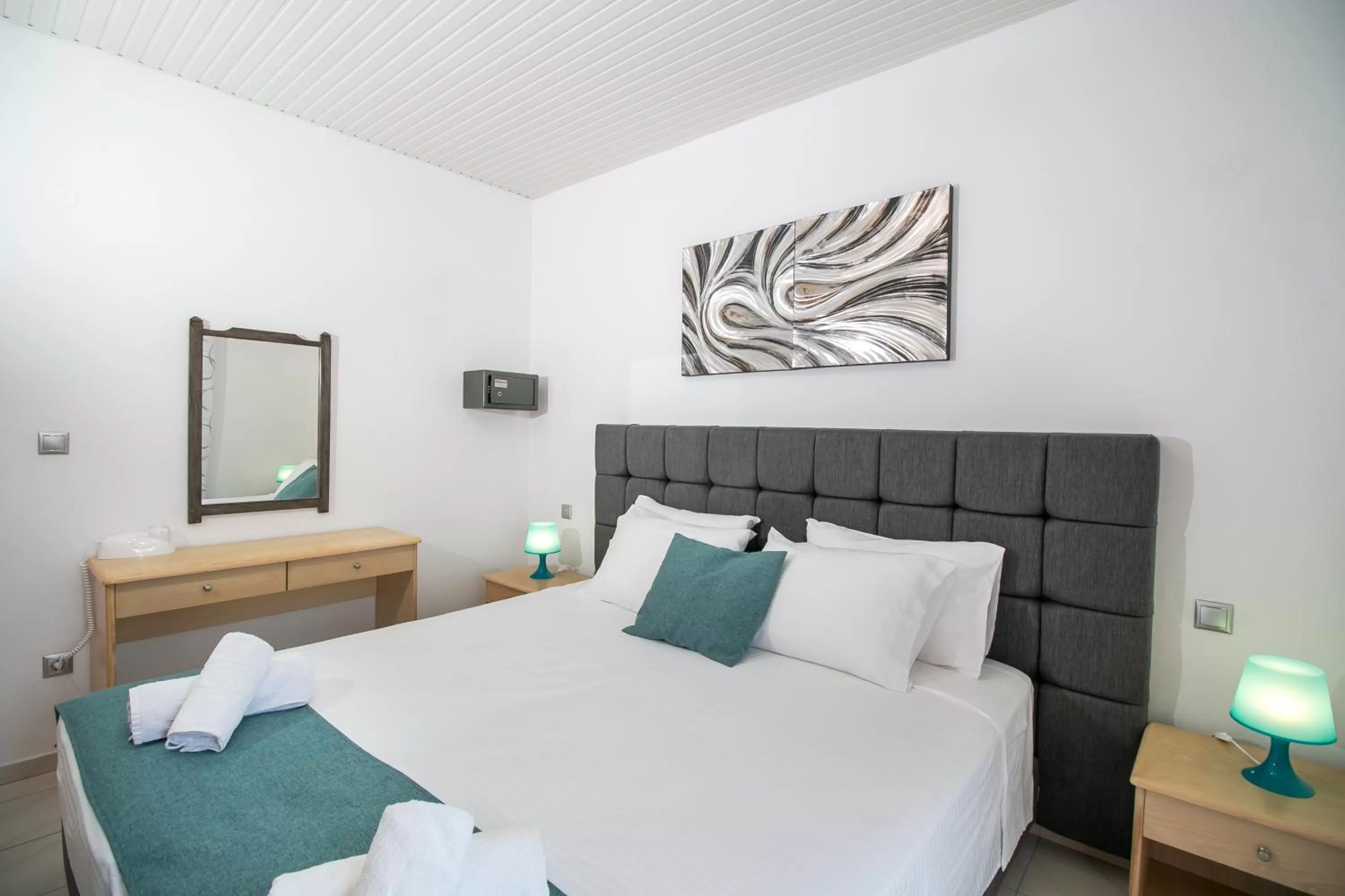 Apartment with Garden View in Platoni Elite