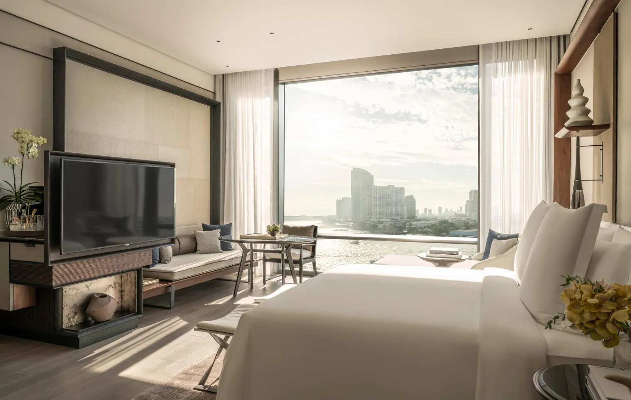 Premier River View Room King bed in Four Seasons Hotel Bangkok at Chao Phraya River