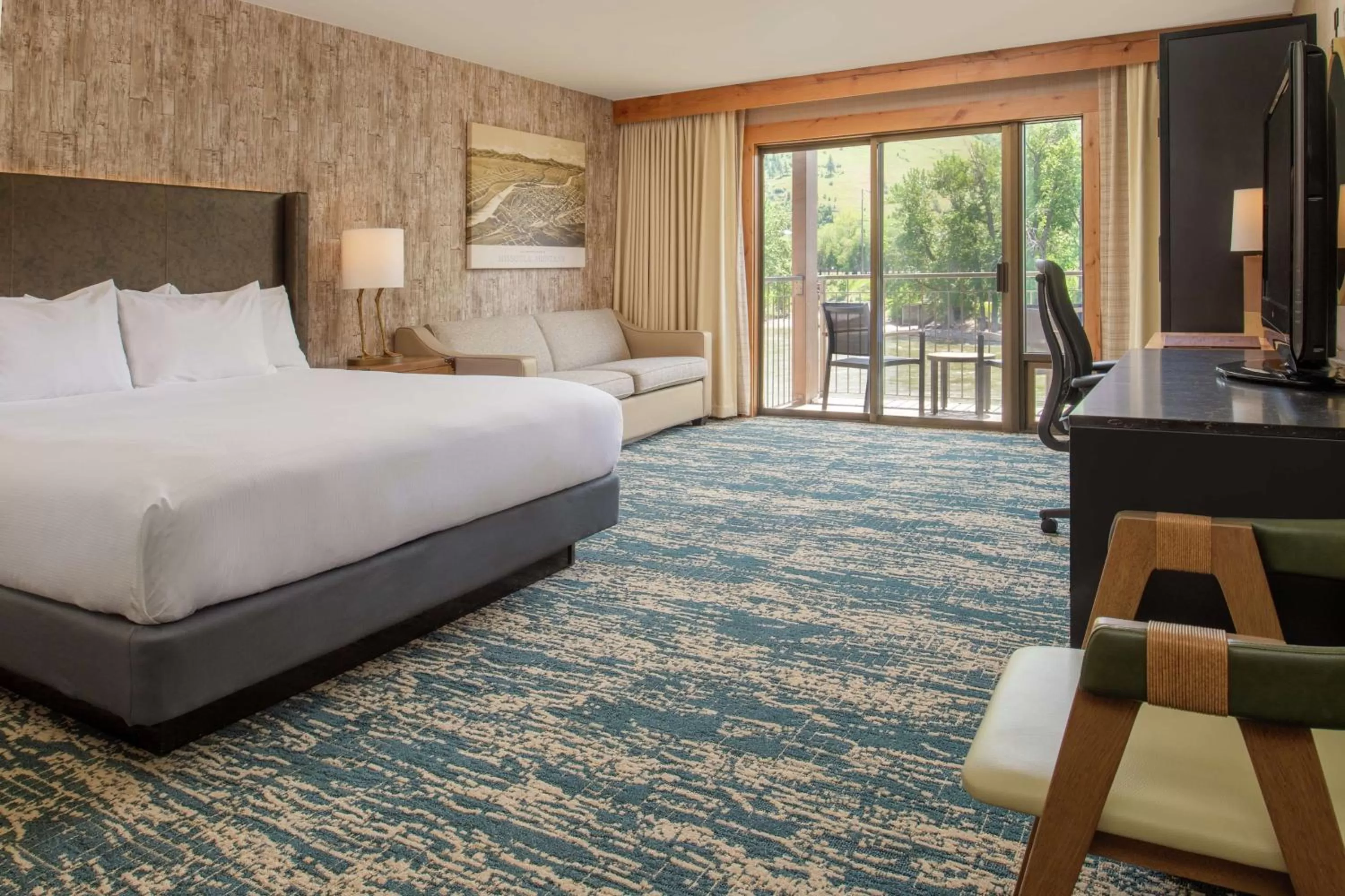 King Room with River View in DoubleTree by Hilton Missoula Edgewater