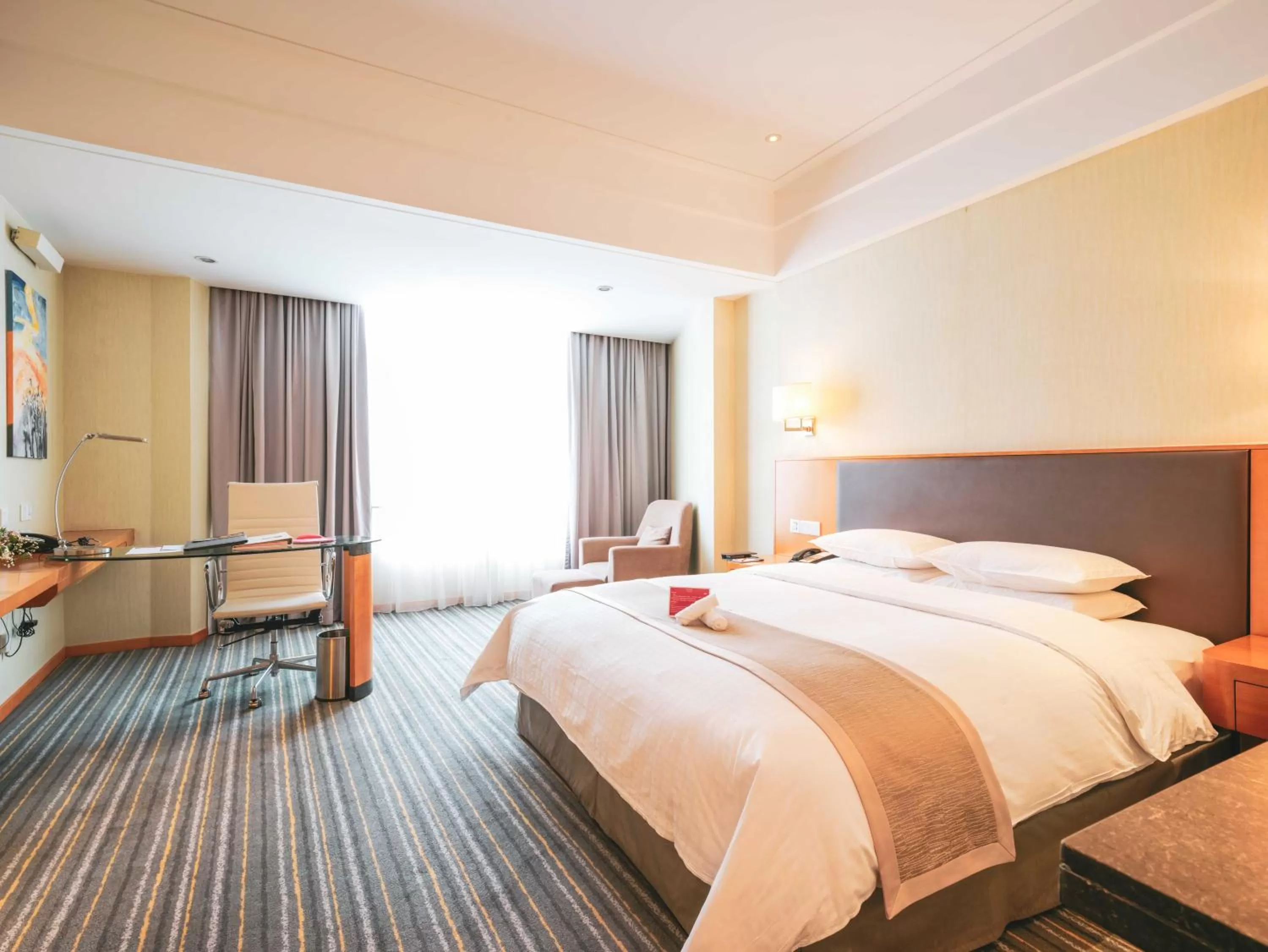 Deluxe King Room - Non-Smoking in Ramada Plaza Shanghai Pudong Airport - 3 mins to PVG depature floor & check entrance with hotel shuttle