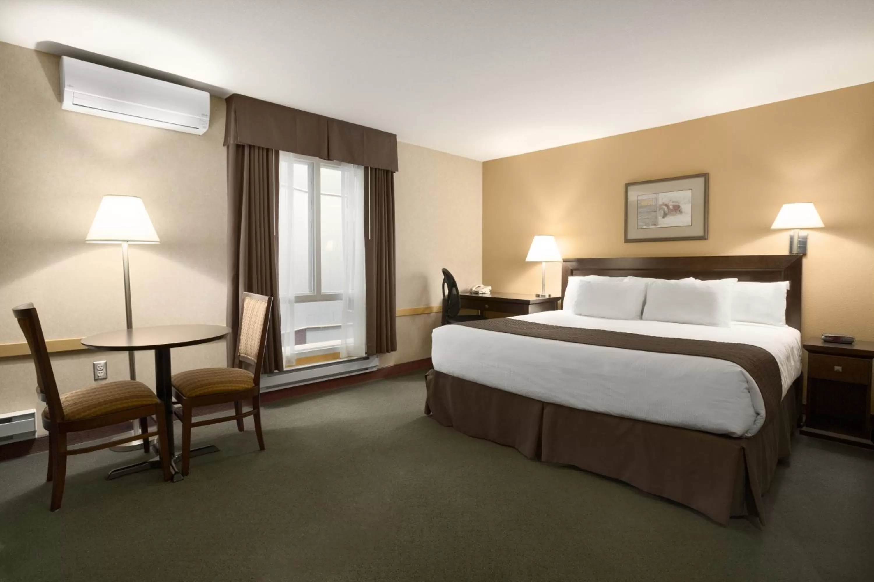 Deluxe Queen Room - Non-Smoking in Days Inn by Wyndham Estevan