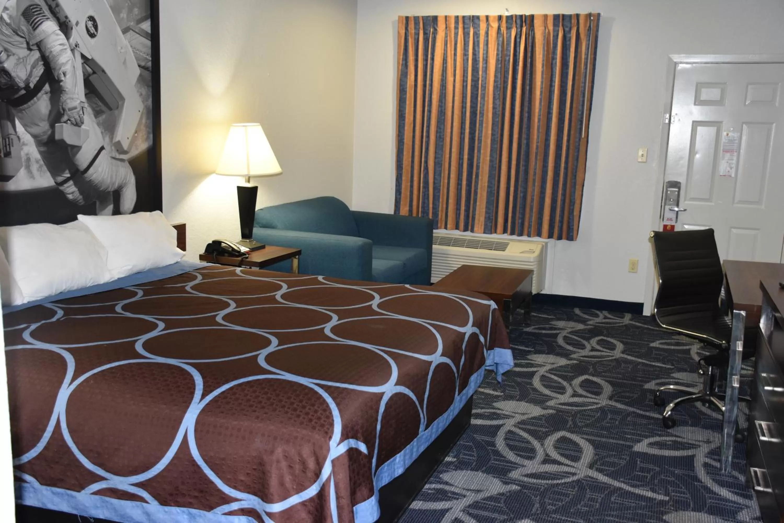 King Room - Non-Smoking in Super 8 by Wyndham Houston Hobby Airport South