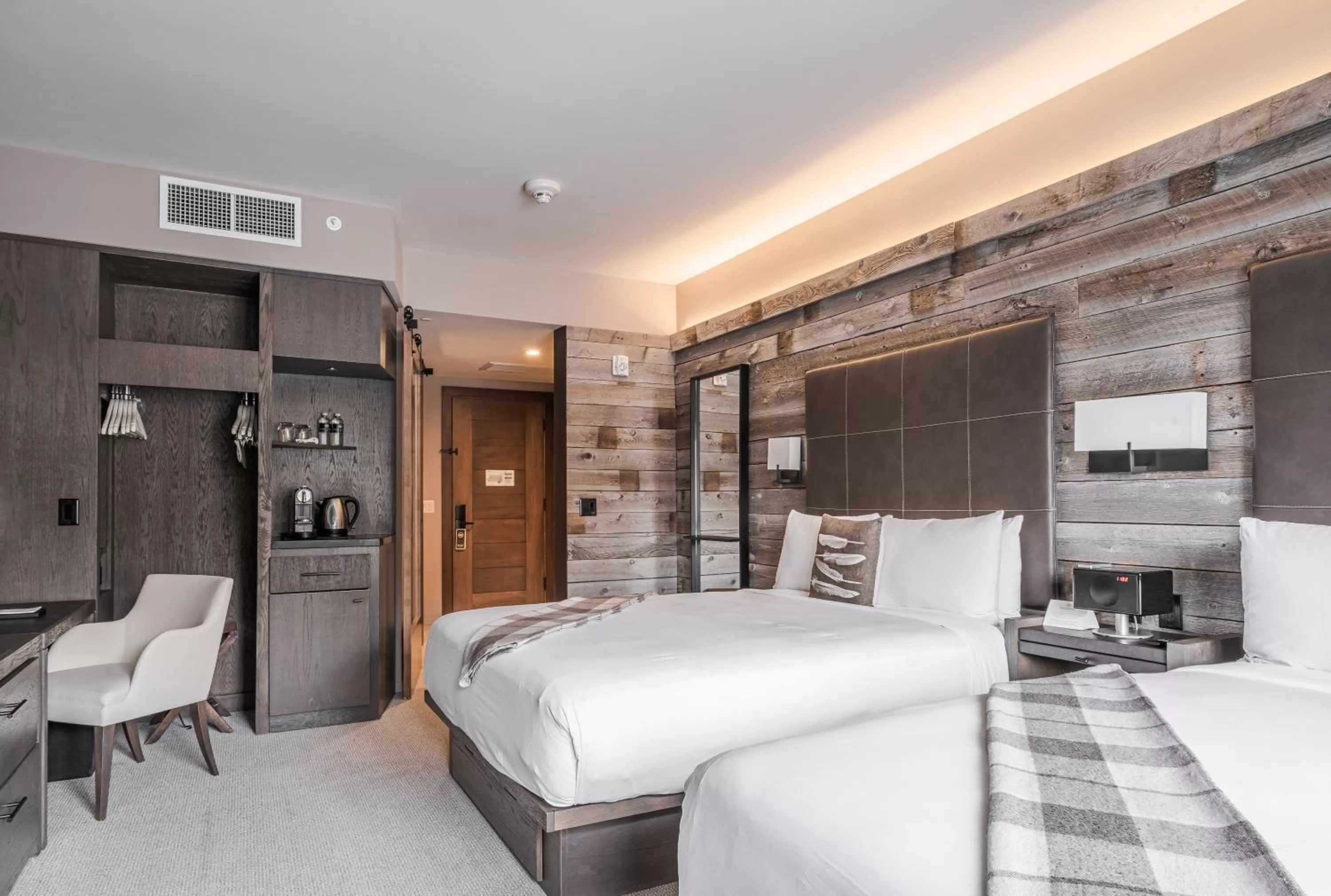 Superior Double Queen Room in Hotel Jackson