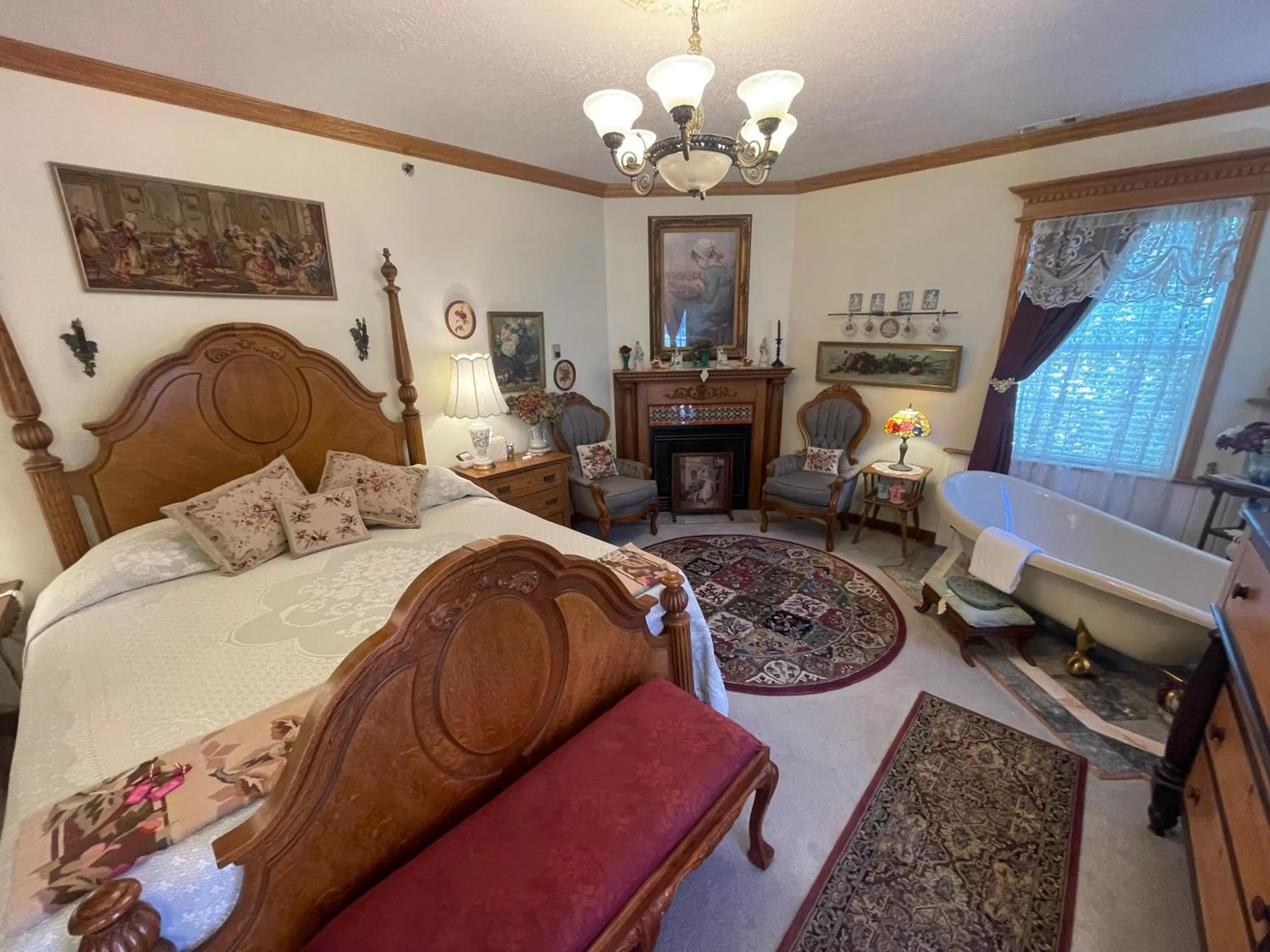 Double Room with Balcony in Big Yellow Inn