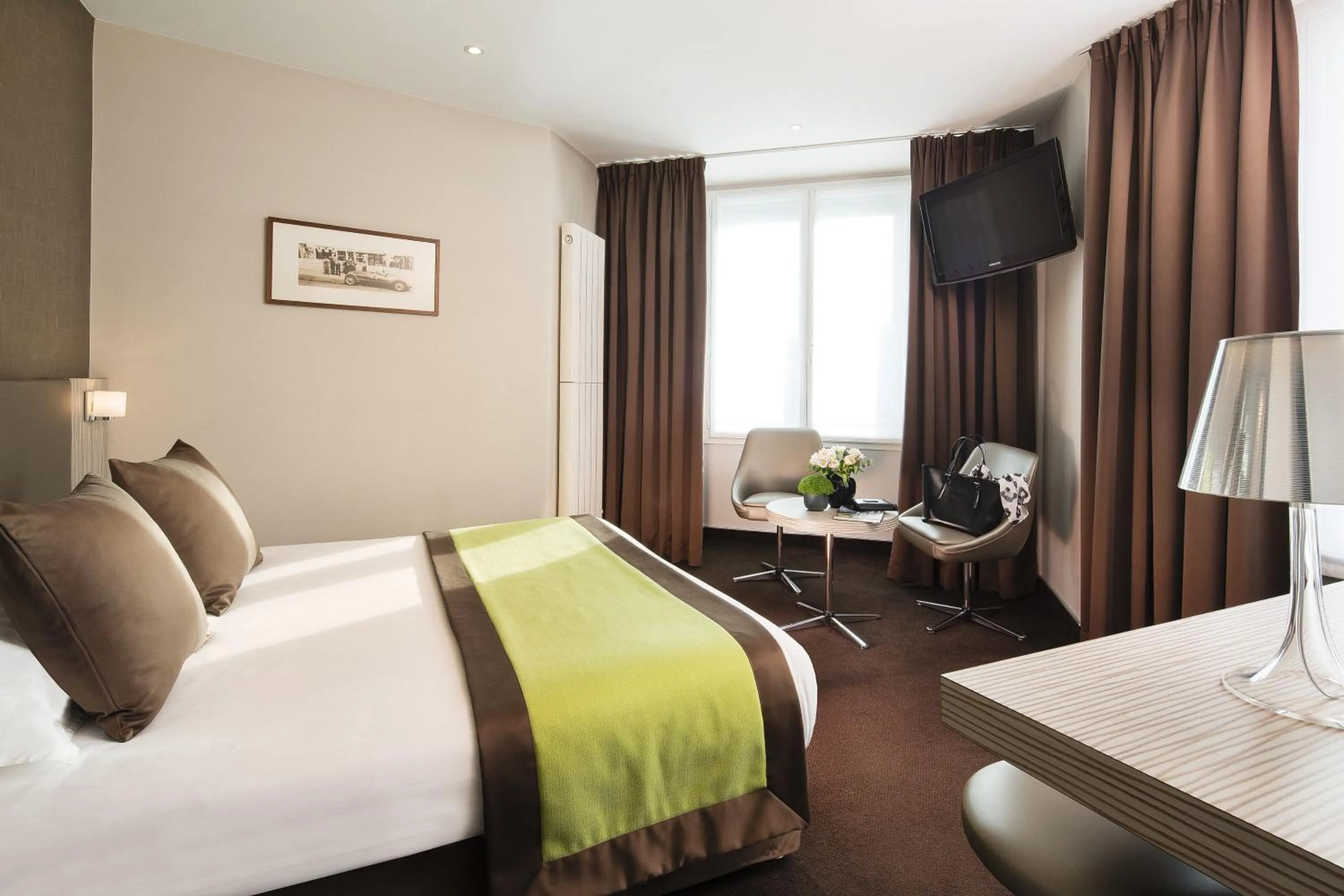 Standard Double in Acropole