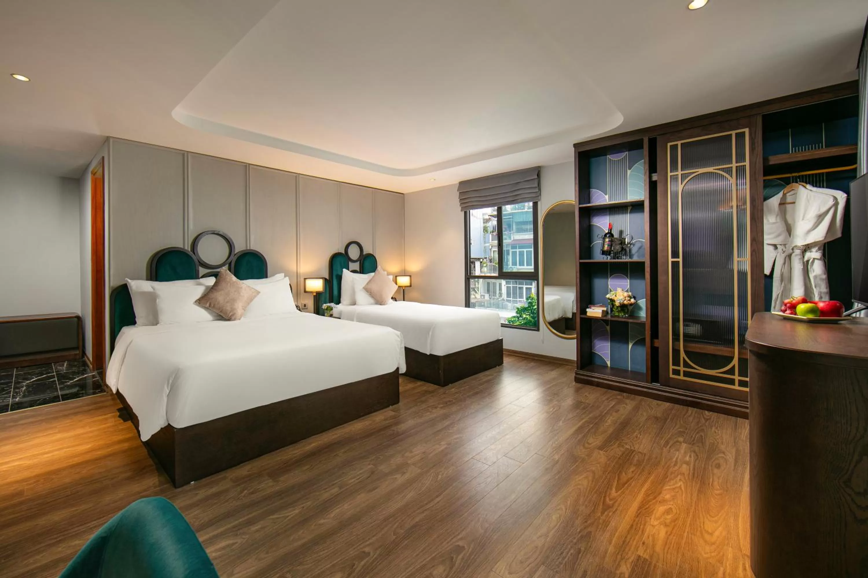 Family Room in MAY DE VILLE Lakeside Hotel