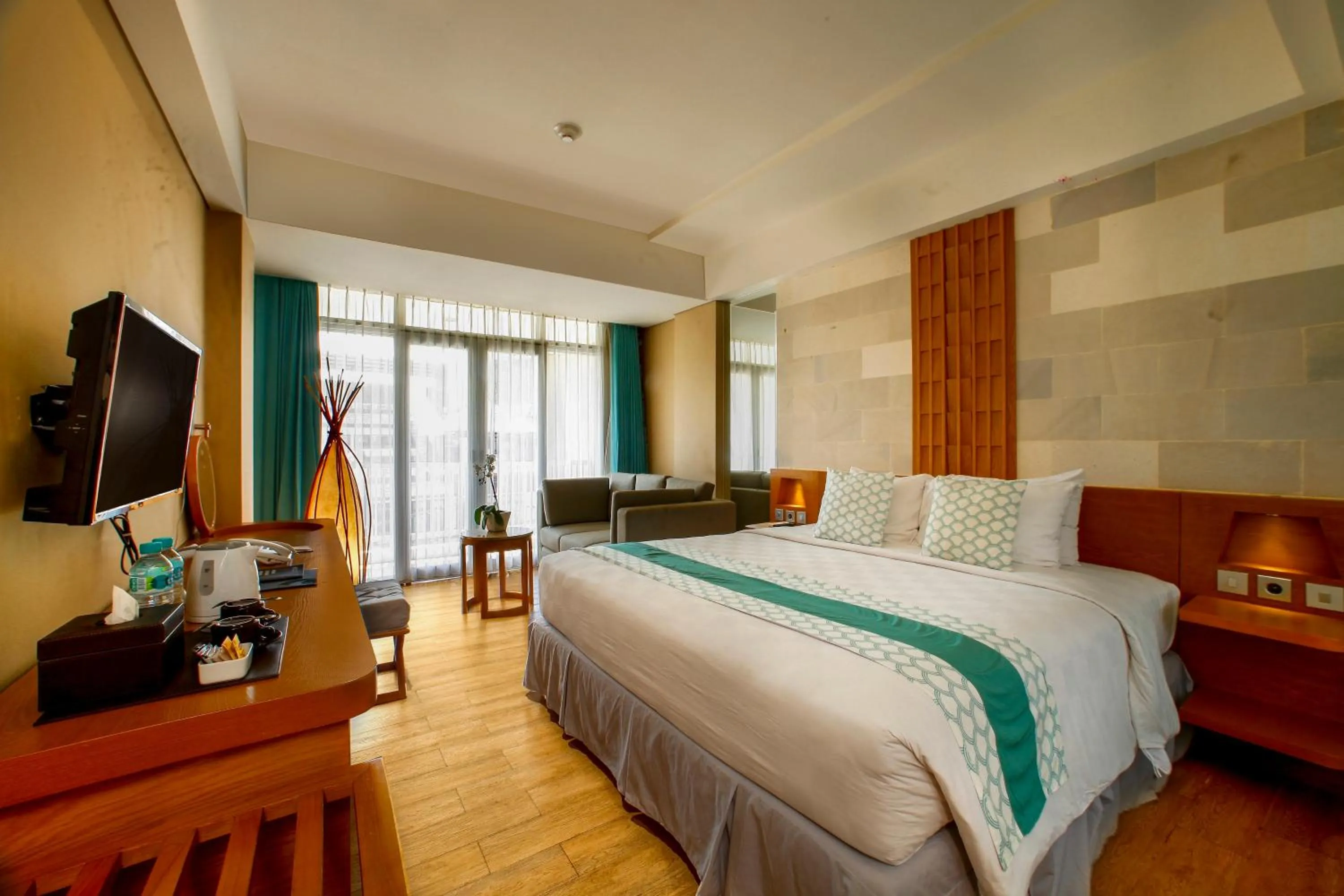 Luxury Suite with Balcony in Bedrock Hotel Kuta