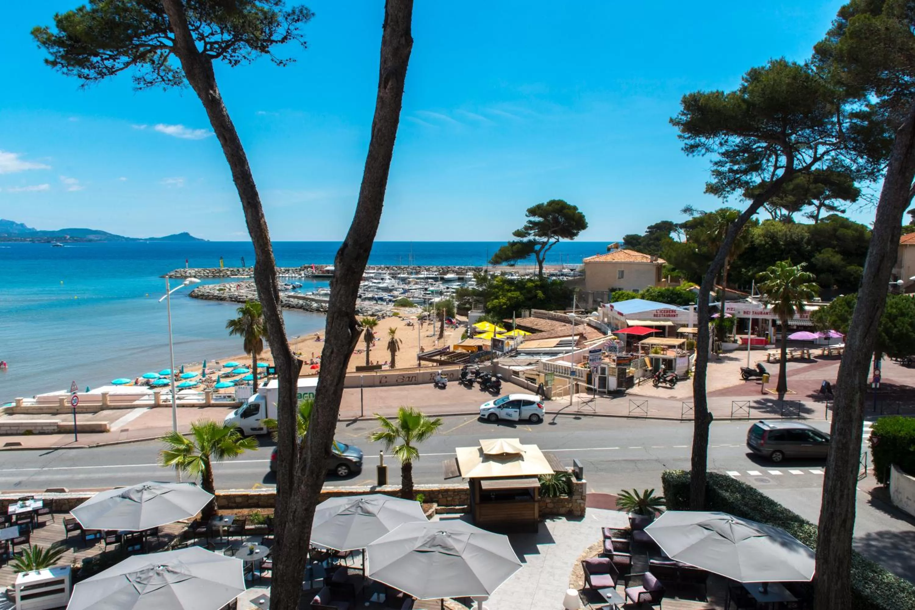 Deluxe Double or Twin Room with Sea View in Van der Valk Hotel Saint-Aygulf