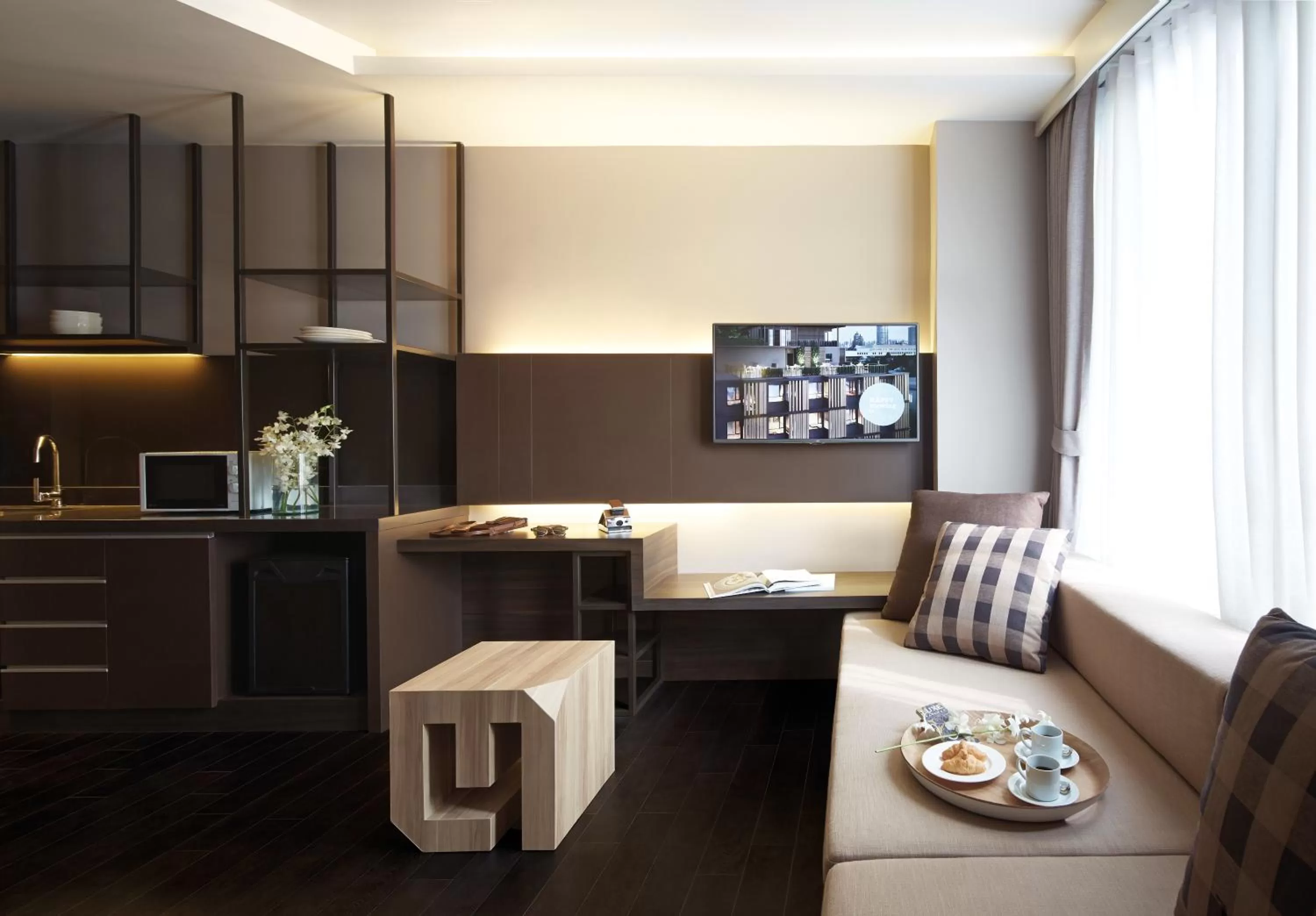 Deluxe King Suite in Happy 3