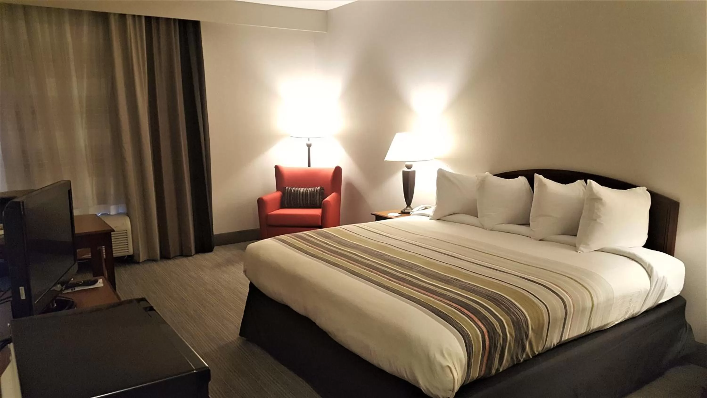 King Room - Disability Access/Non-Smoking in Country Inn & Suites by Radisson, Bryant Little Rock , AR