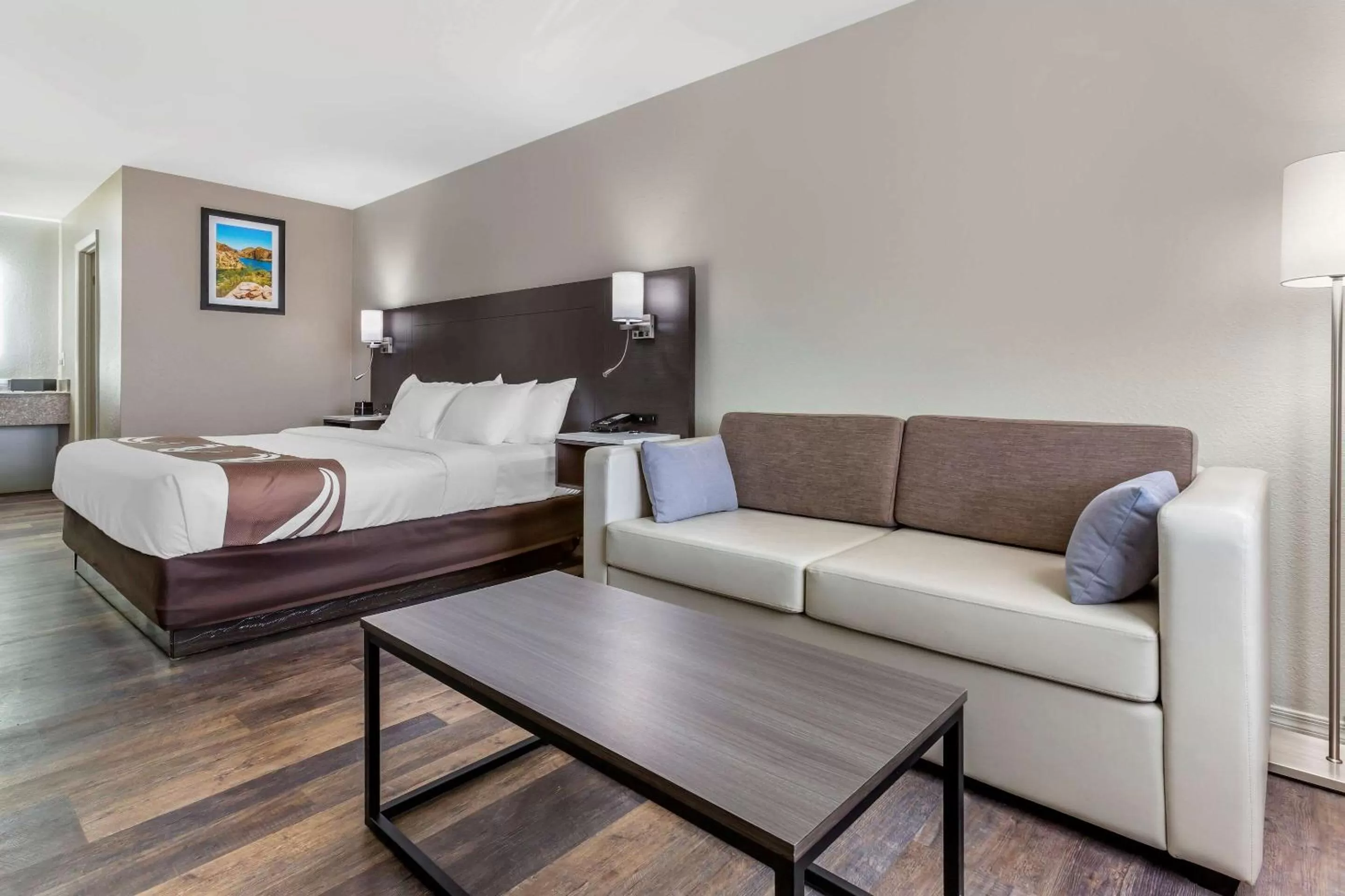 King Room with Roll In Shower - Accessible/Non-Smoking in Quality Inn Show Low