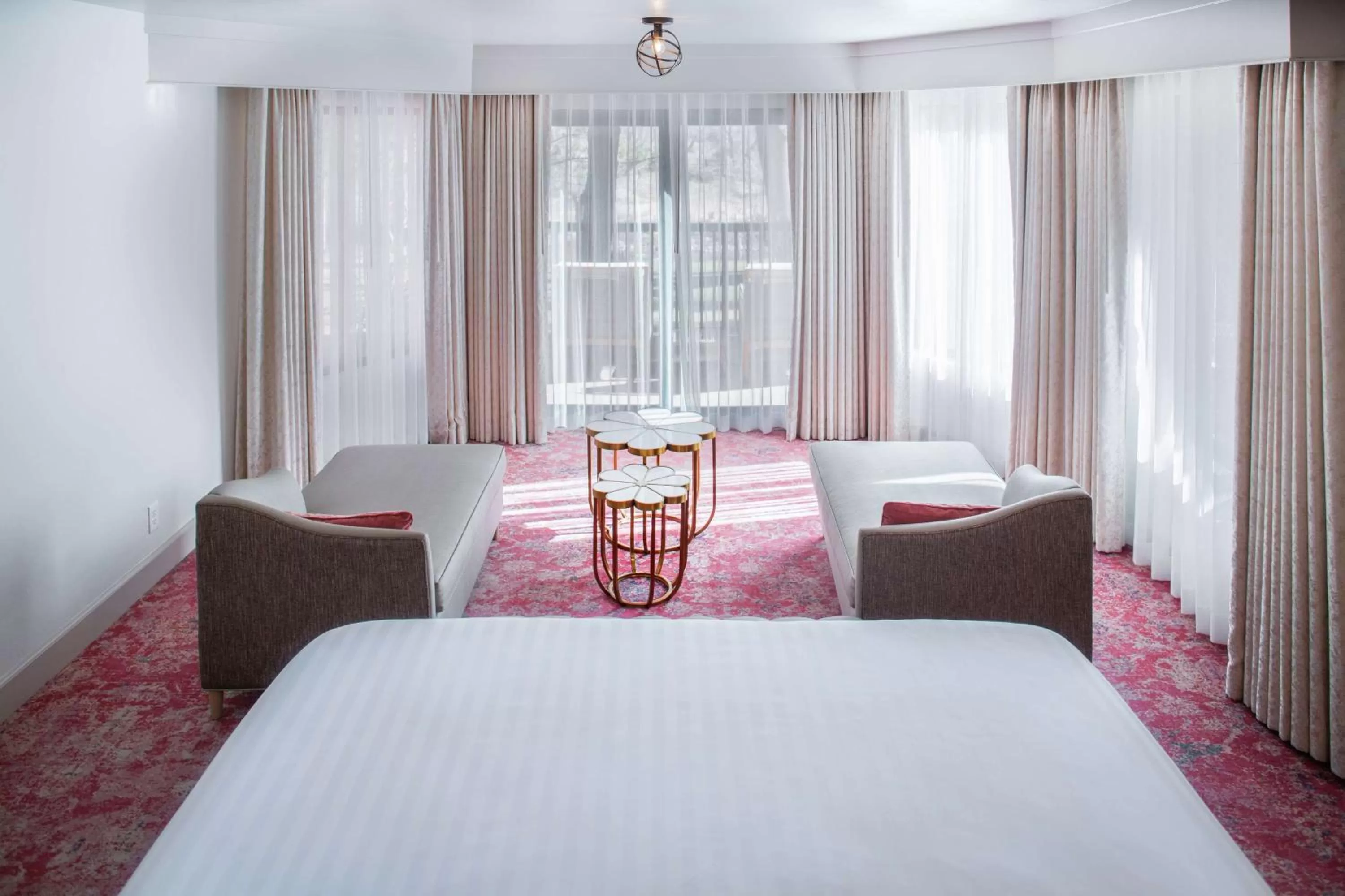 One-Bedroom King Suite - Riverside in Cliffrose Springdale, Curio Collection By Hilton