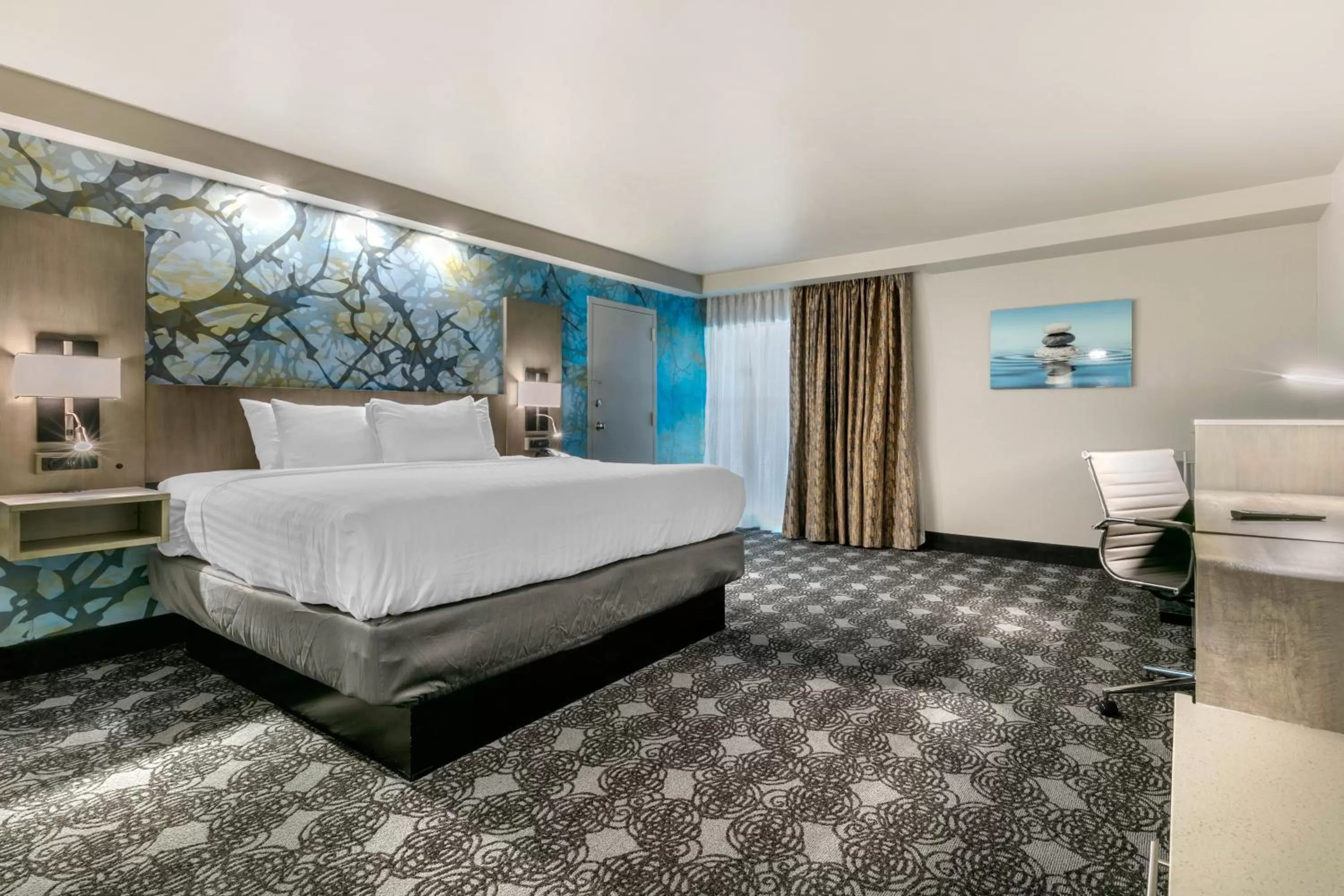 Superior King Room in Clarion Inn Murfreesboro Old Fort Pkwy