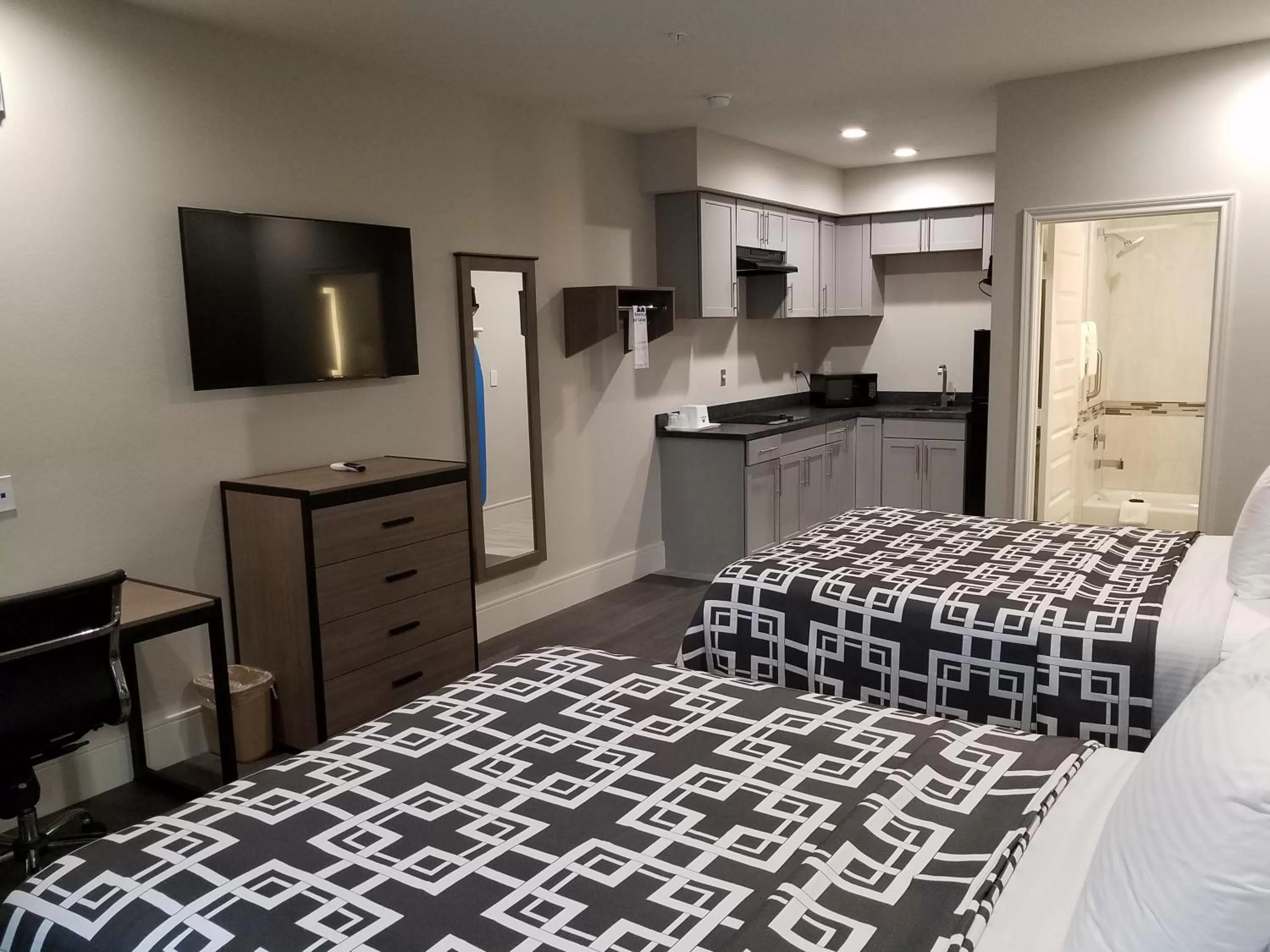 Deluxe Queen Studio  in Palace Inn Blue Tomball Parkway