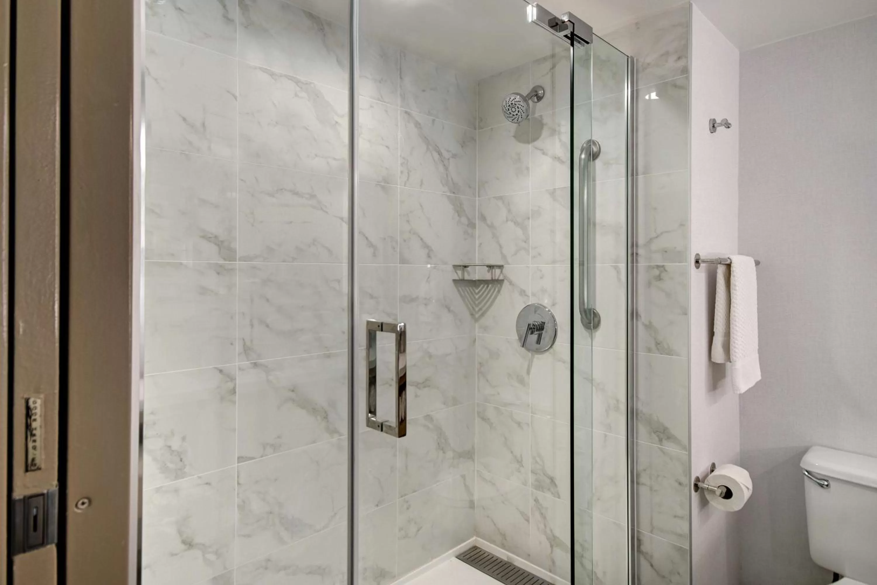 Queen Room with Two Queen Beds - High Floor in DoubleTree by Hilton LAX - El Segundo