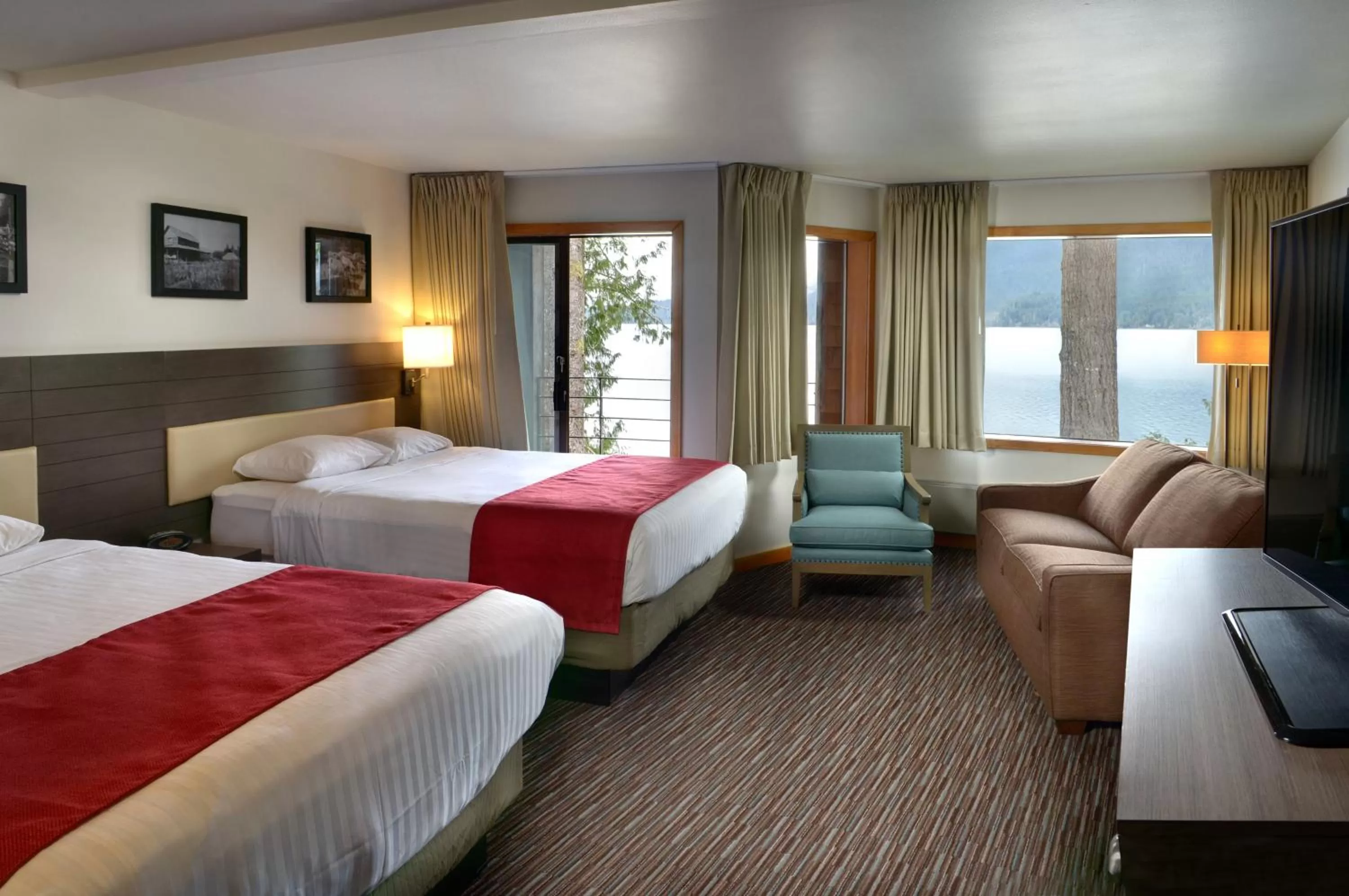 Superior Queen Room in Lake Quinault Lodge