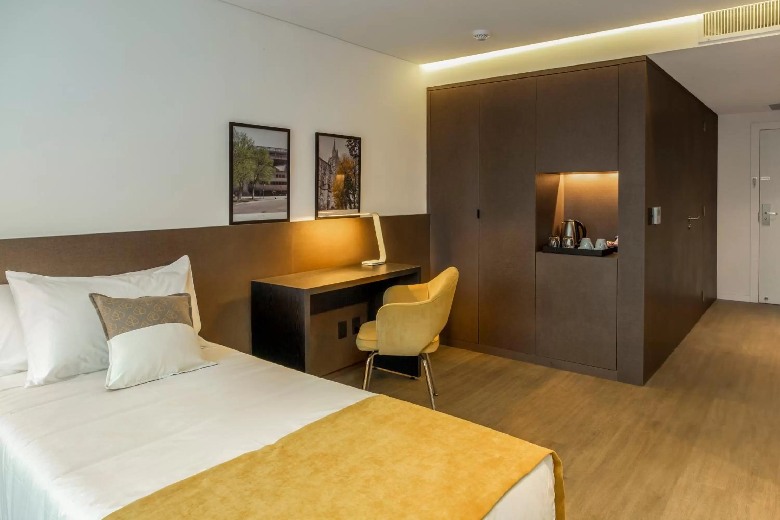 3 Twin Beds, Non-Smoking in Dazzler by Wyndham La Plata