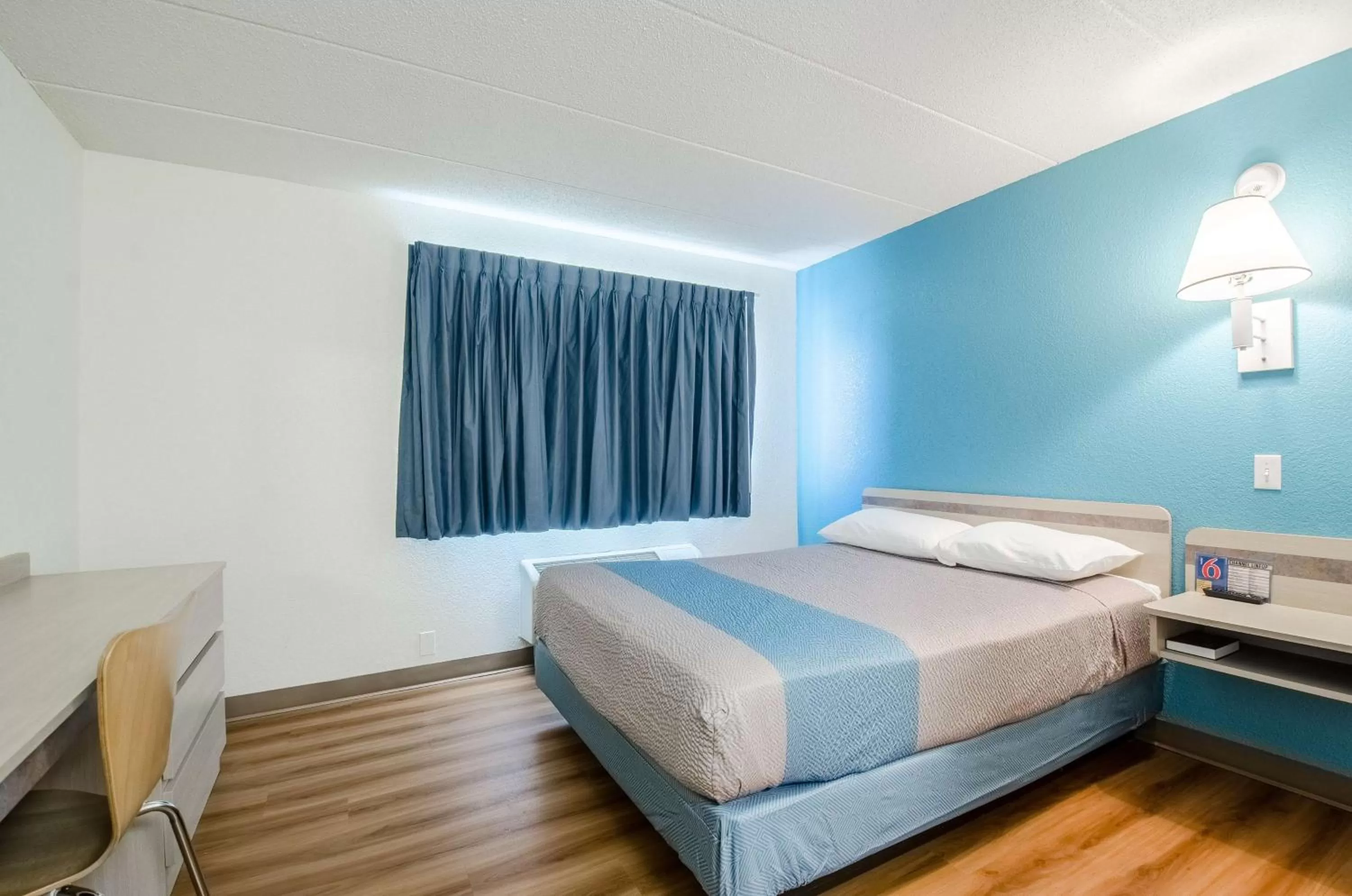 Deluxe King Room in Motel 6-Big Springs, NE
