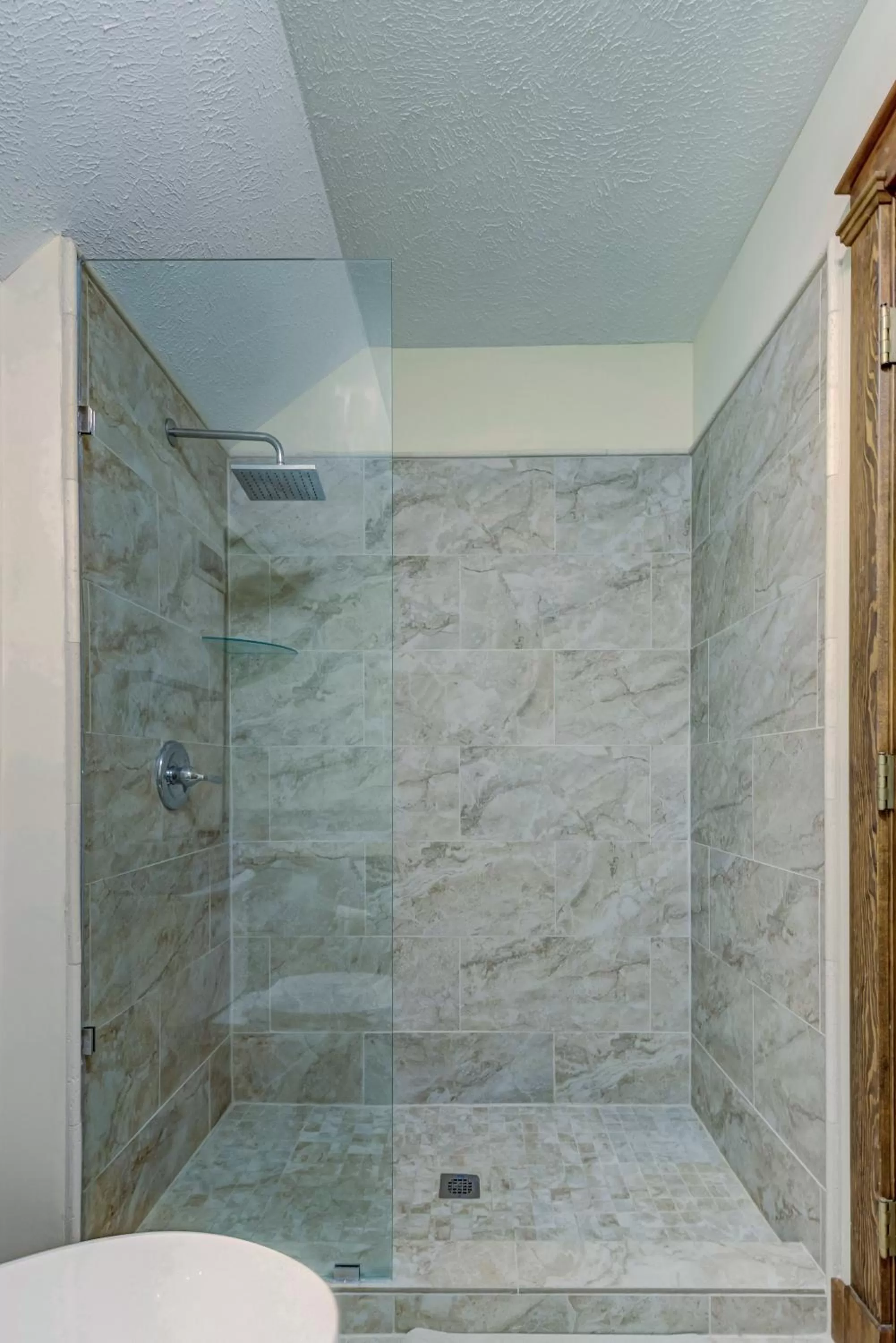 Shower in Halpino