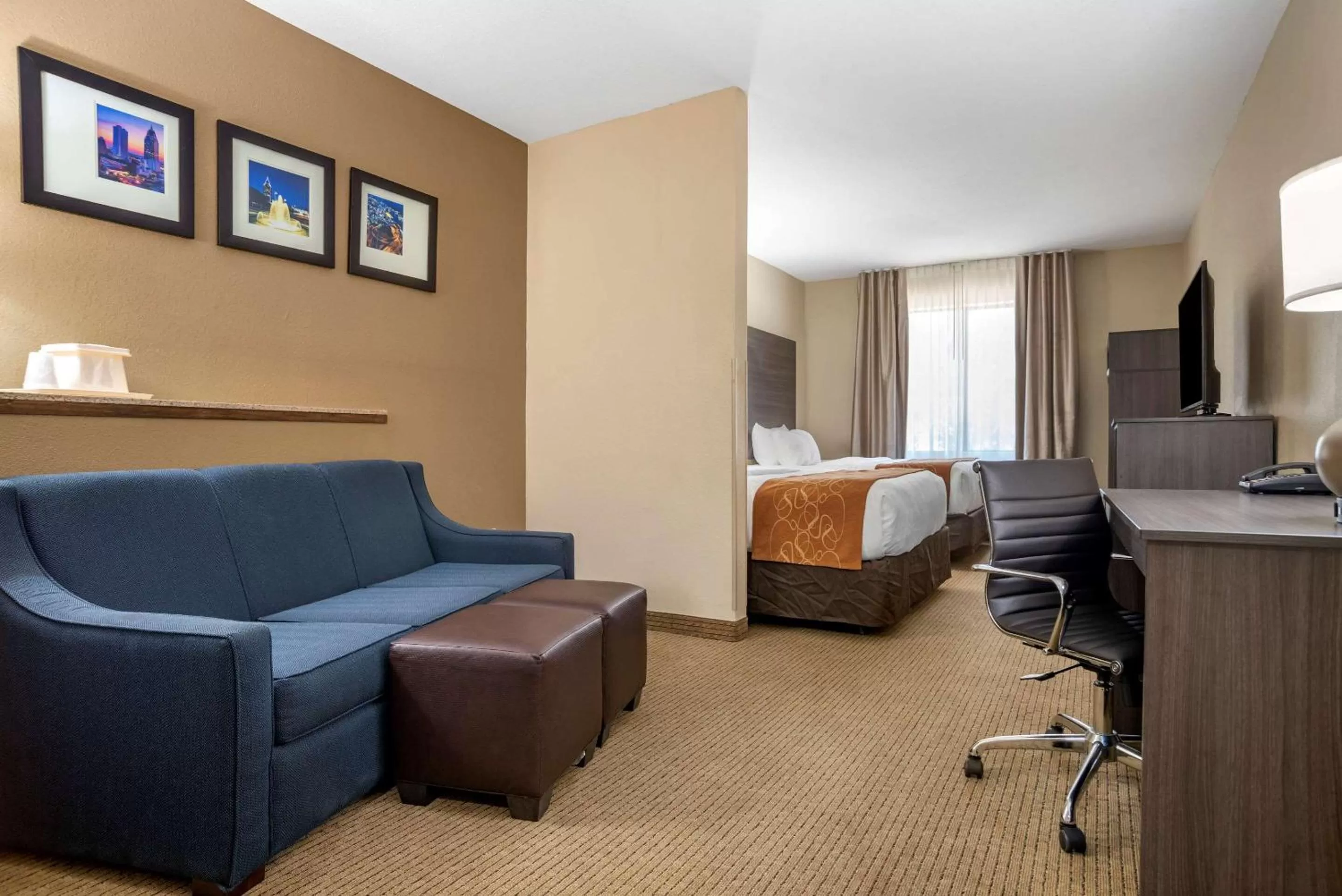 Bedroom in Comfort Suites Mobile West Tillmans Corner