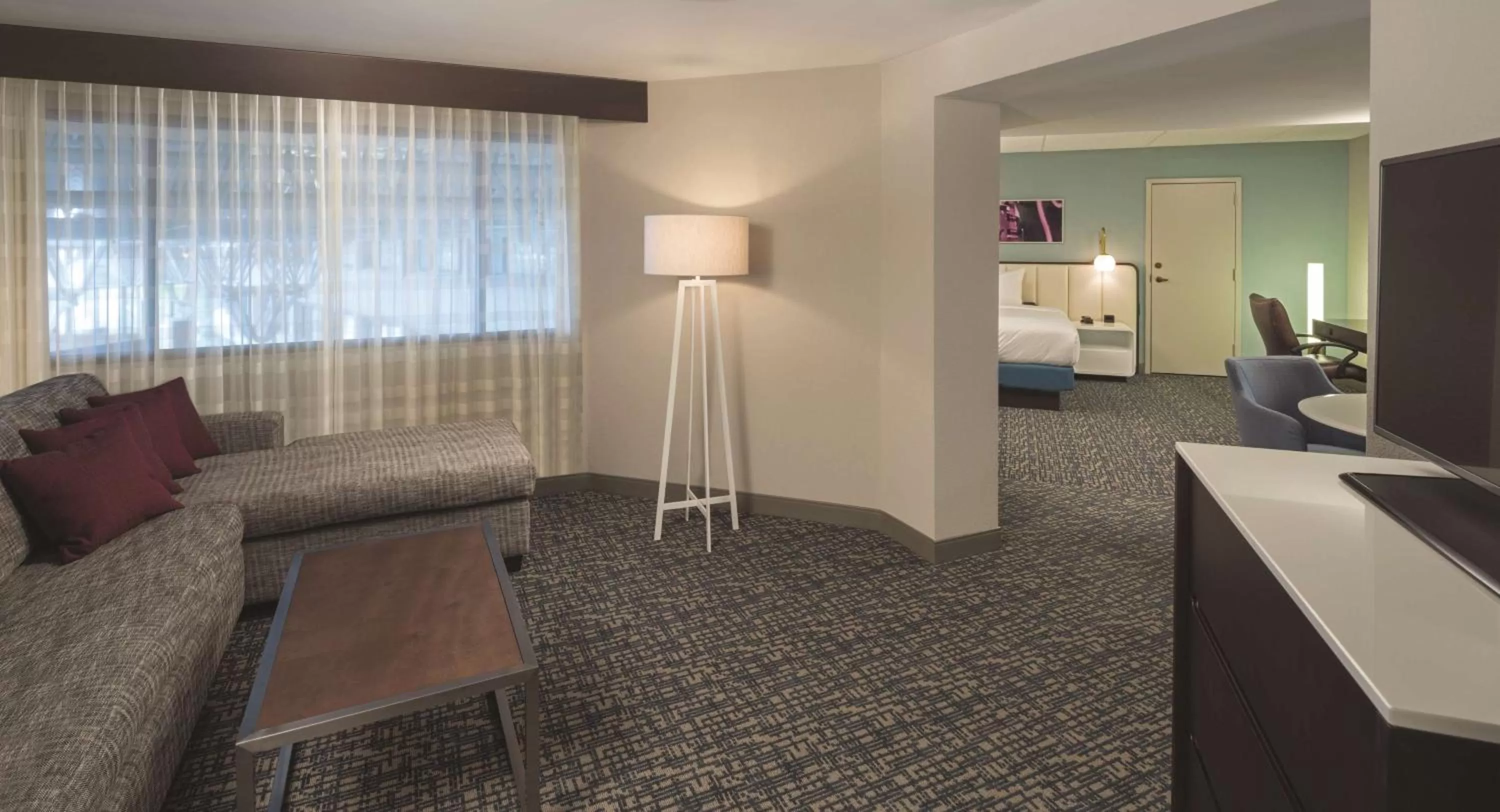  1 KING JR SUITE in DoubleTree by Hilton Austin Northwest - Arboretum