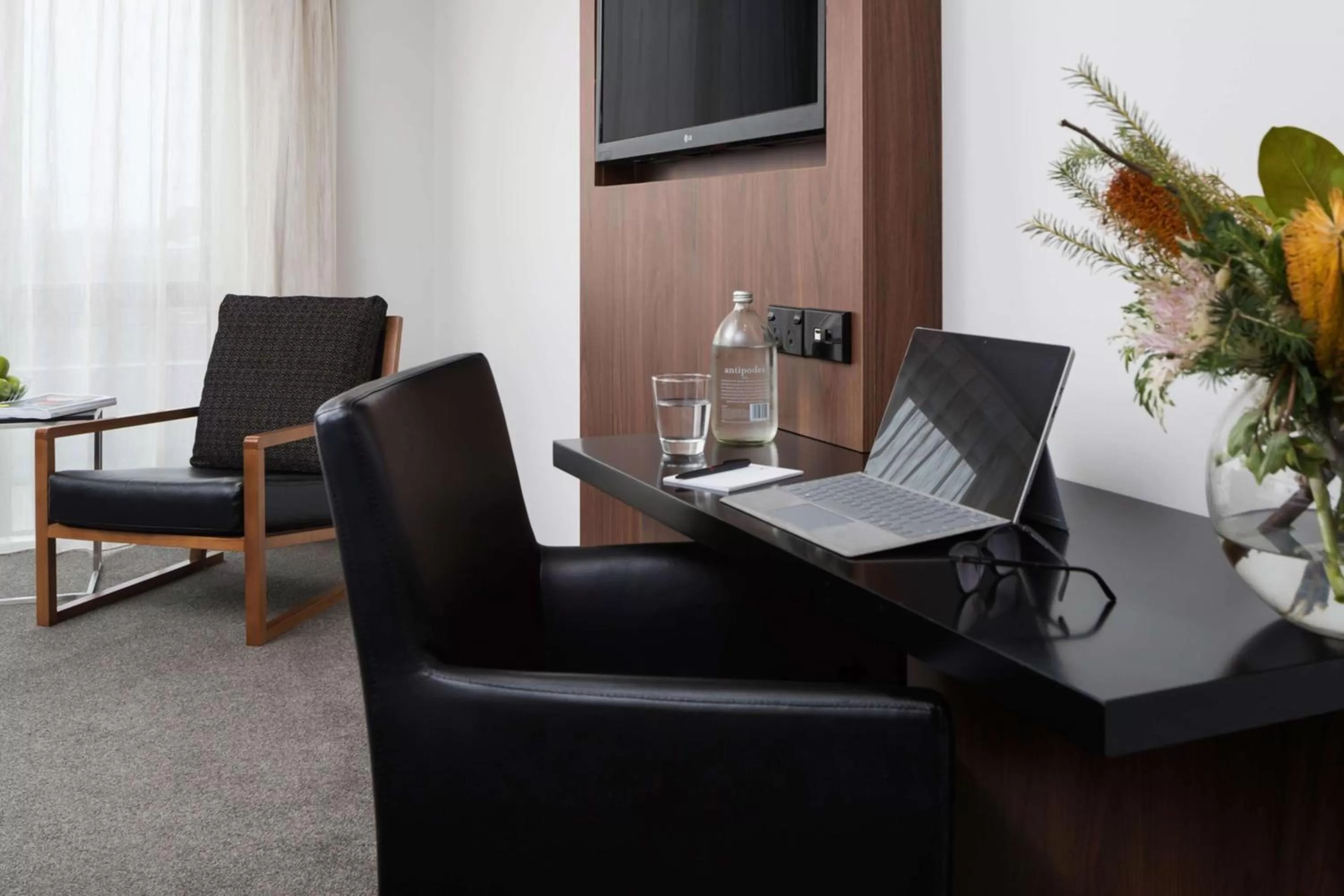 Photo of the whole room in Rydges Latimer Christchurch
