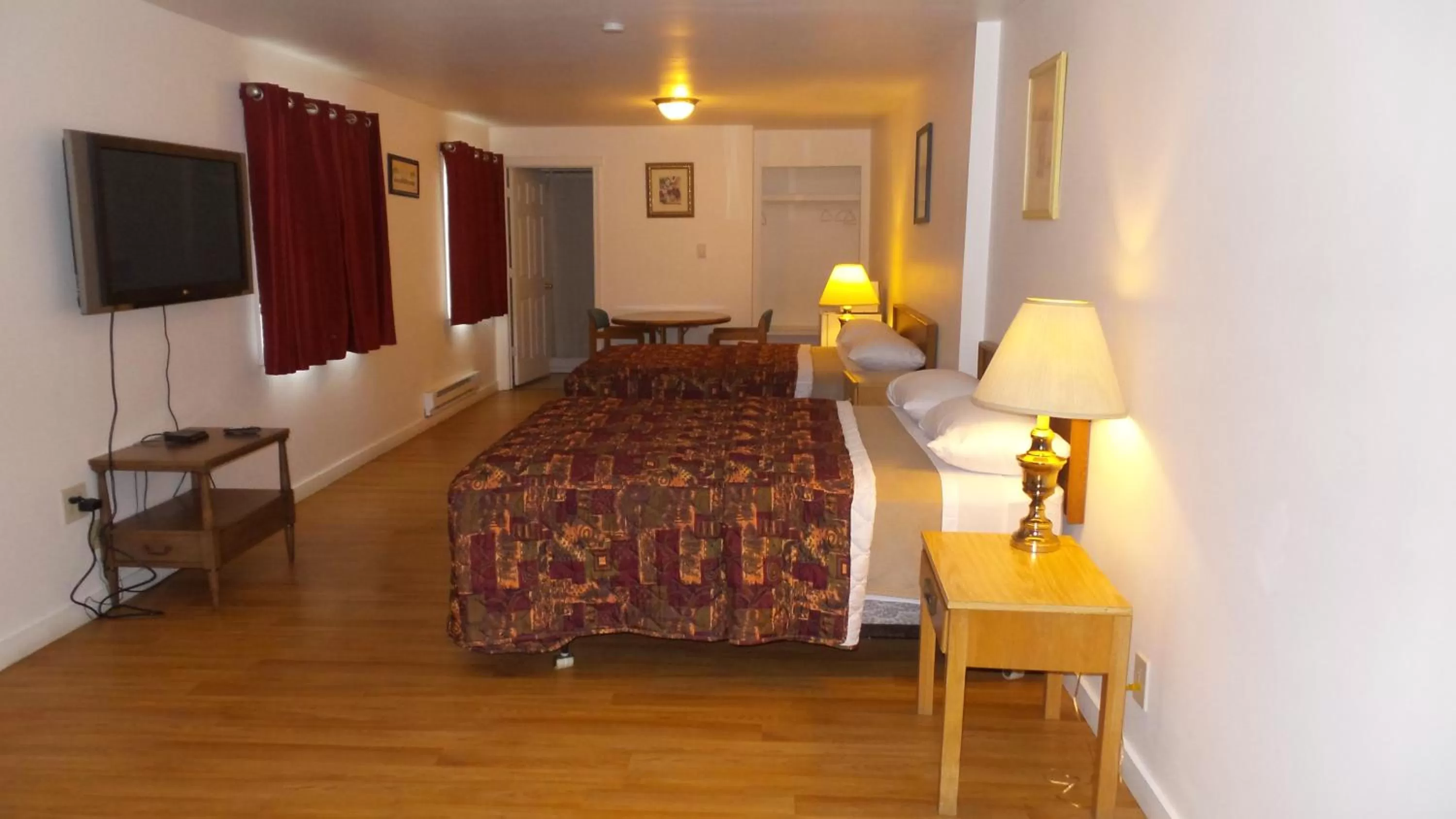 Deluxe Triple Room in Golden Lion Motel
