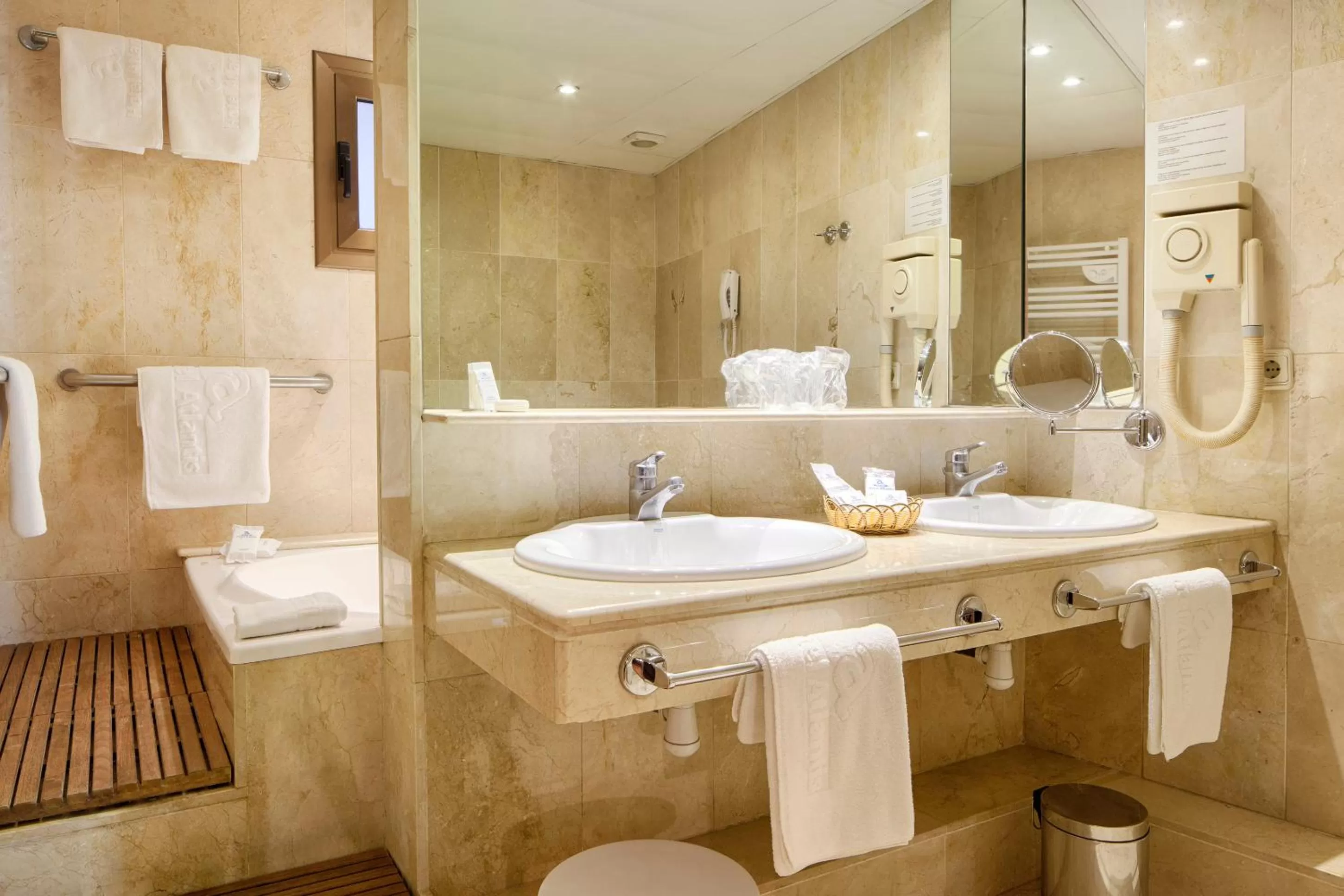 Junior Suite in Atlantis by Atbcn