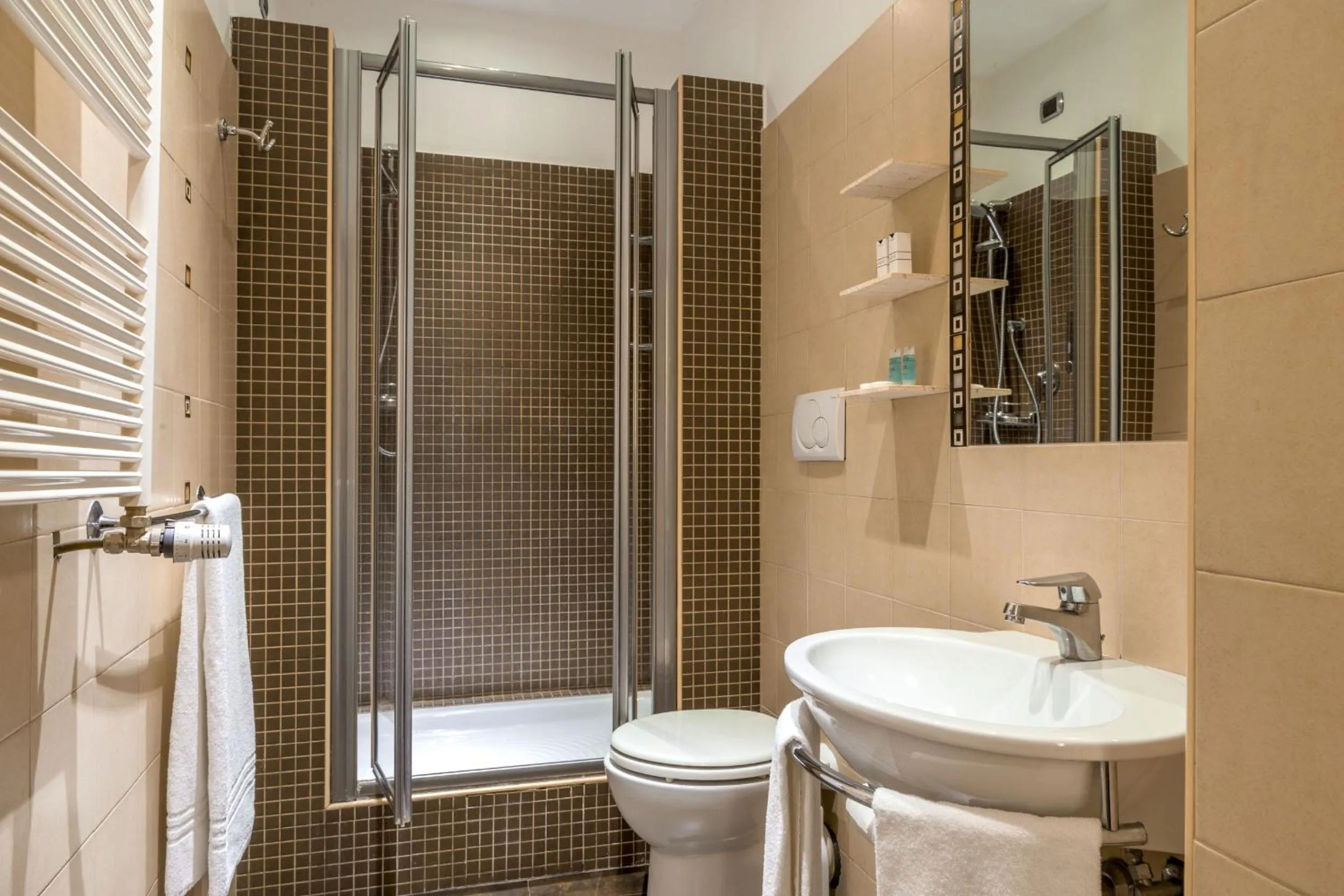 Shower in Basilio 55 Rome