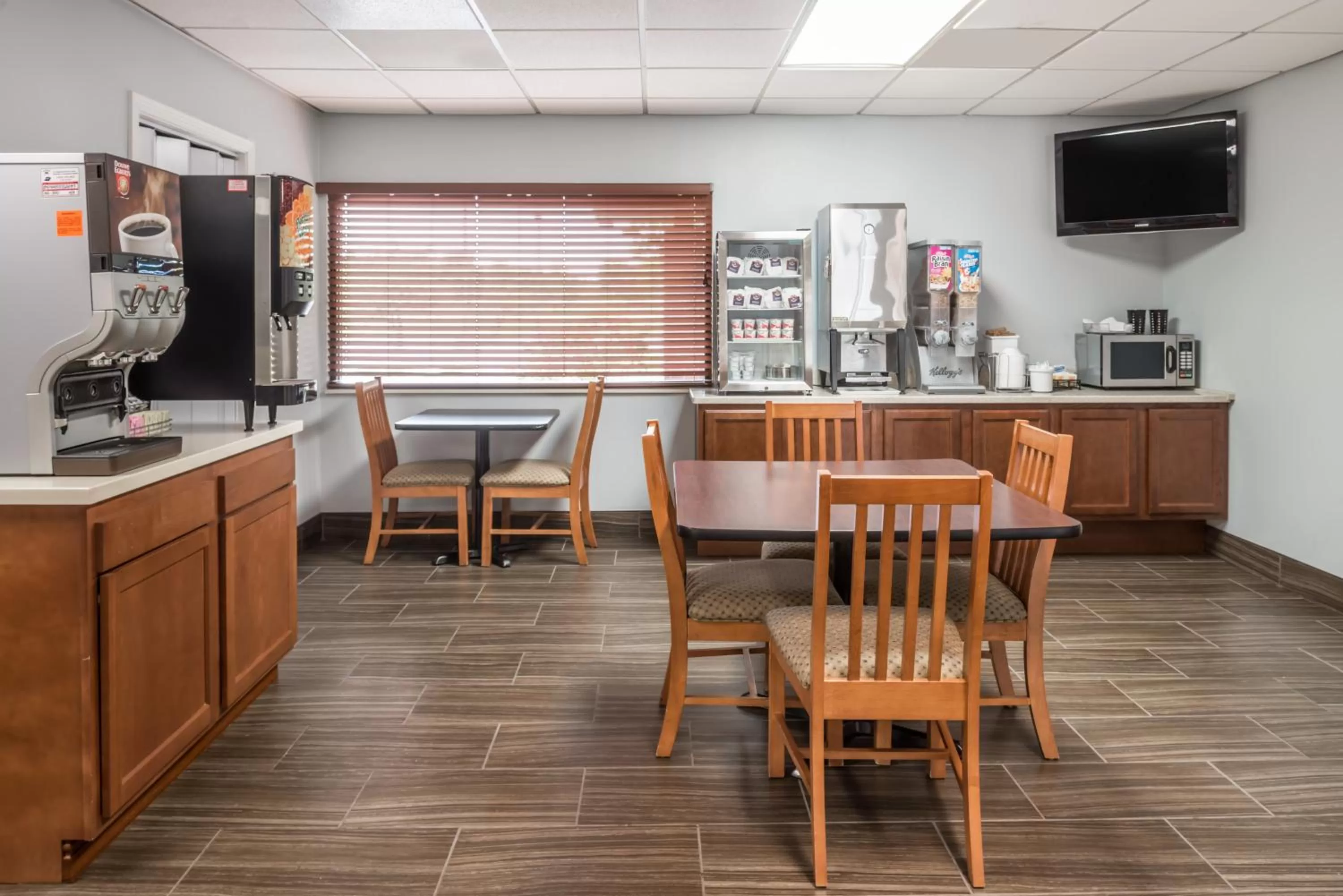 Restaurant/places to eat in Super 8 by Wyndham O'Fallon