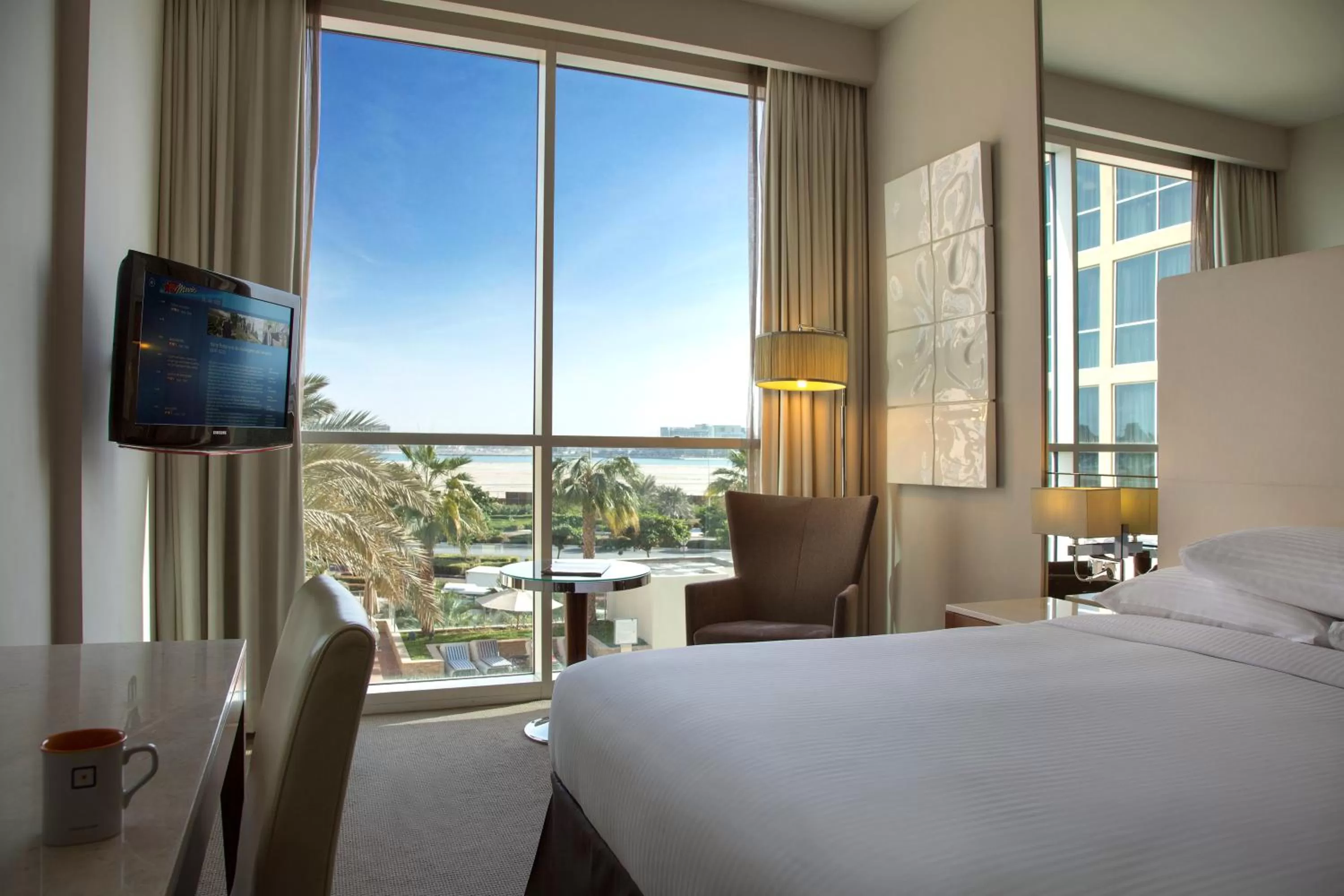 Centro Room – Queen Bed with Free Beach Access in Yas Plaza Circuit by IHG