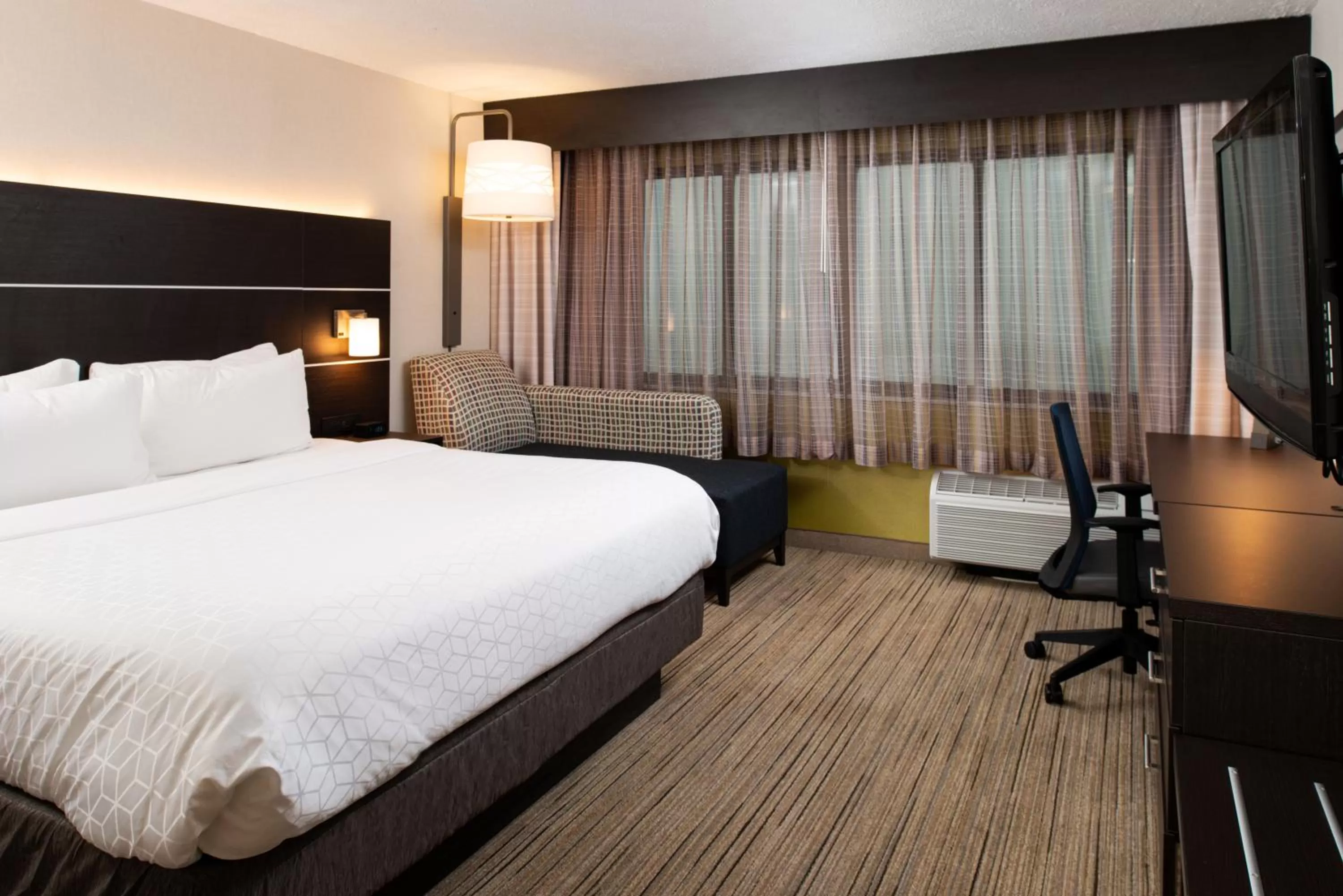 Holiday Inn Express Cincinnati West by IHG