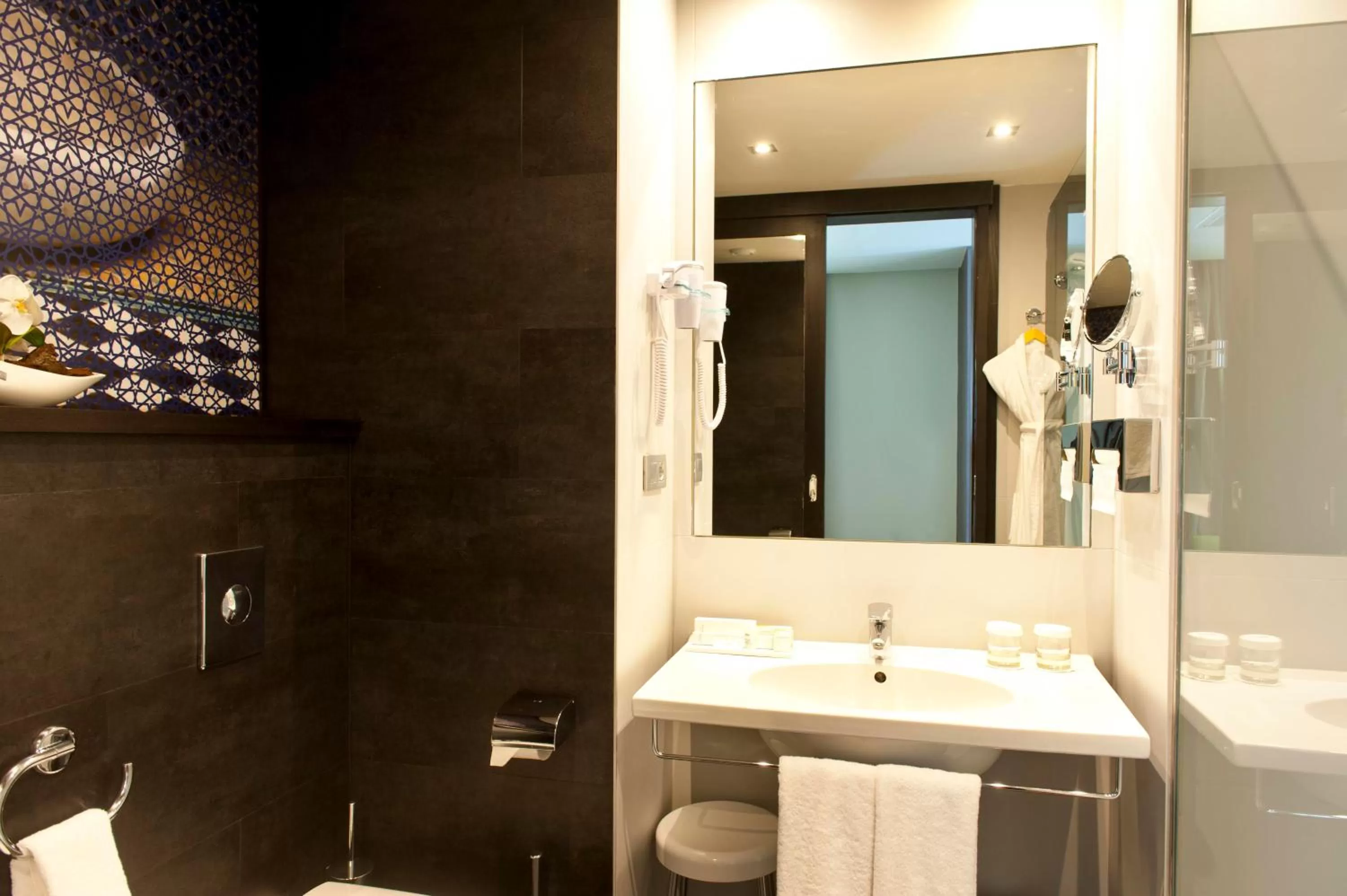 Deluxe  2 adults and 1 child in Barceló Casablanca