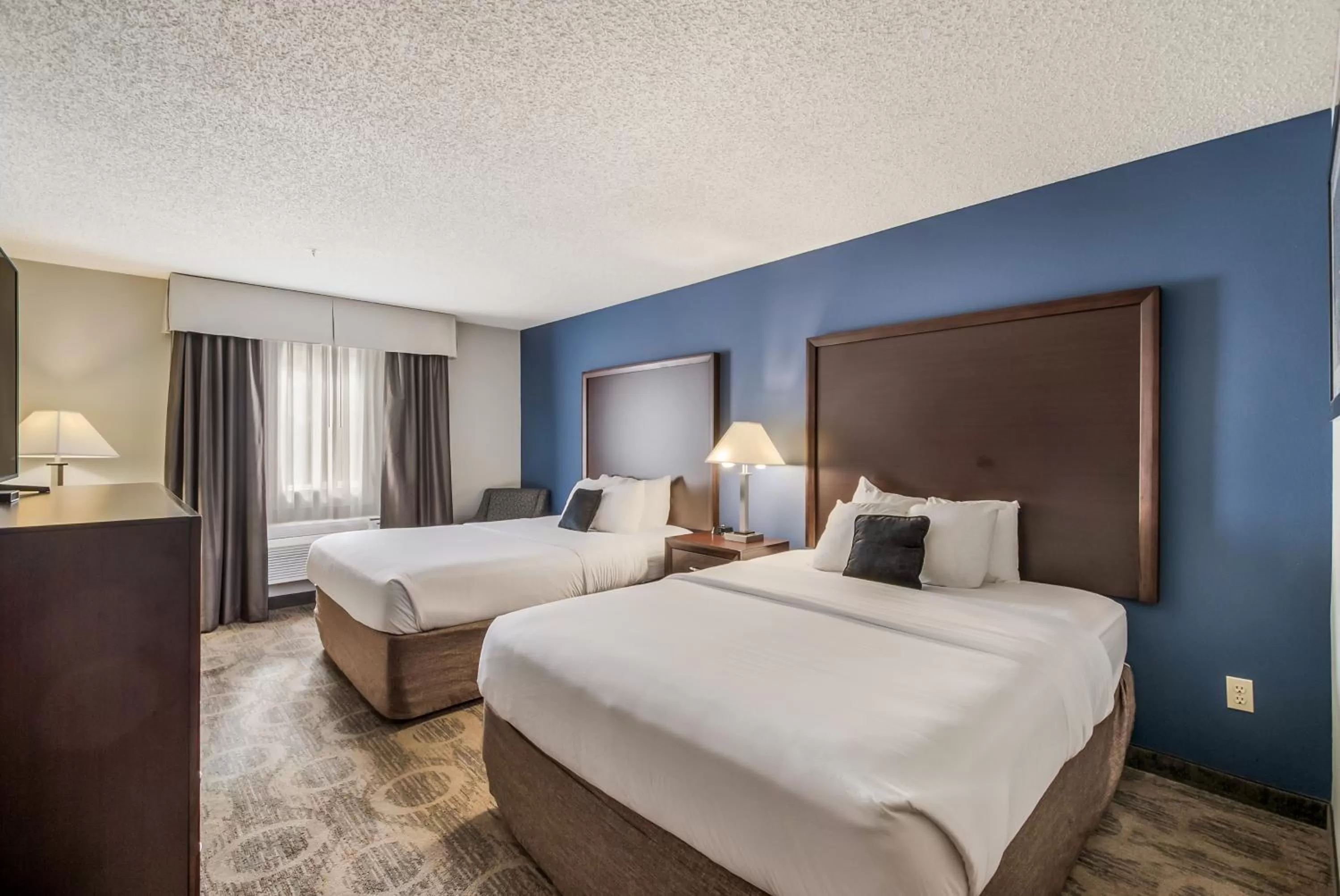 Queen Room with Two Queen Beds - Non-Smoking in Red Lion Inn & Suites Sequim at Olympic National Park