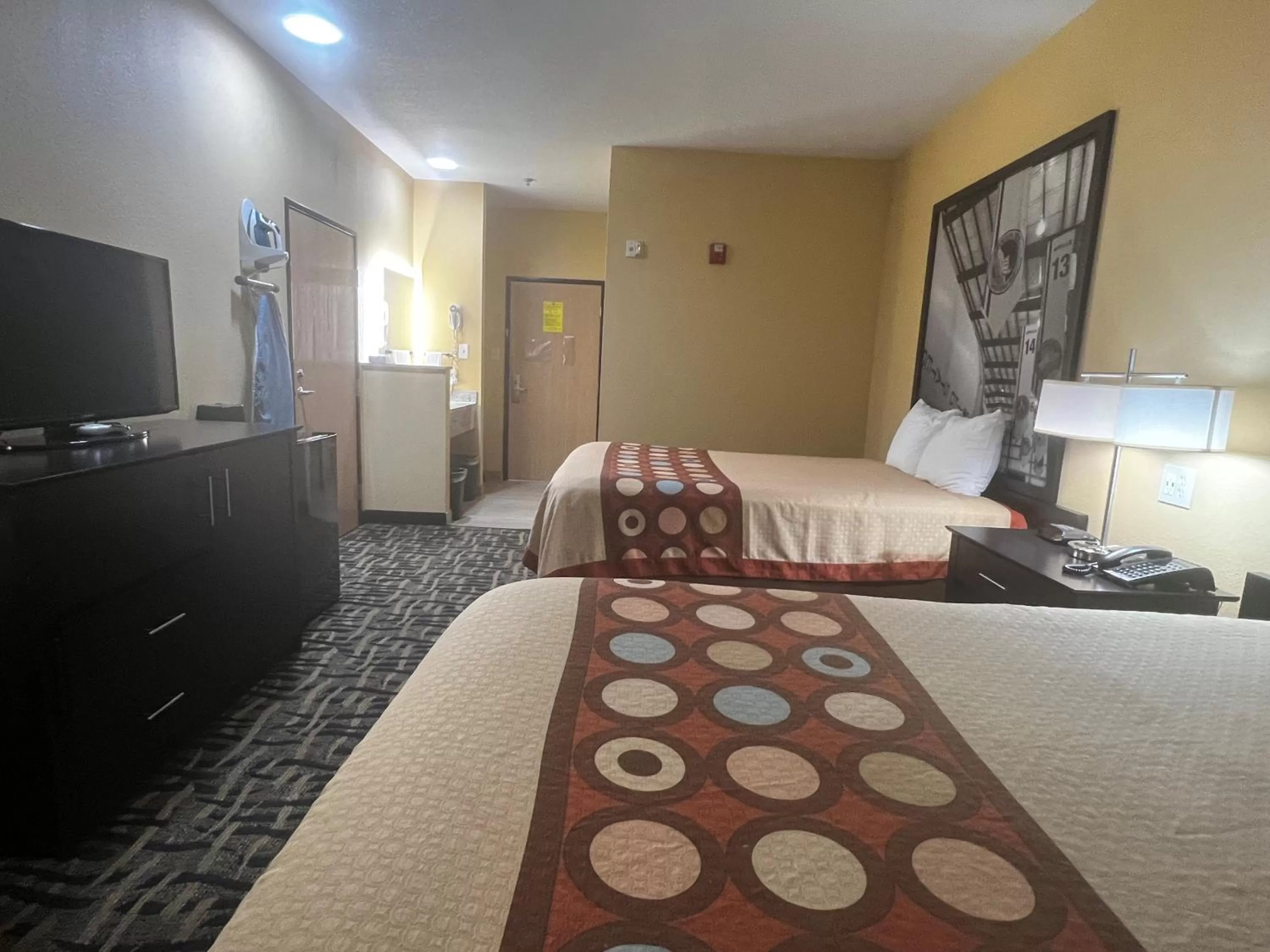 Queen Room with Two Queen Beds - Non-Smoking in Super 8 by Wyndham Pasadena