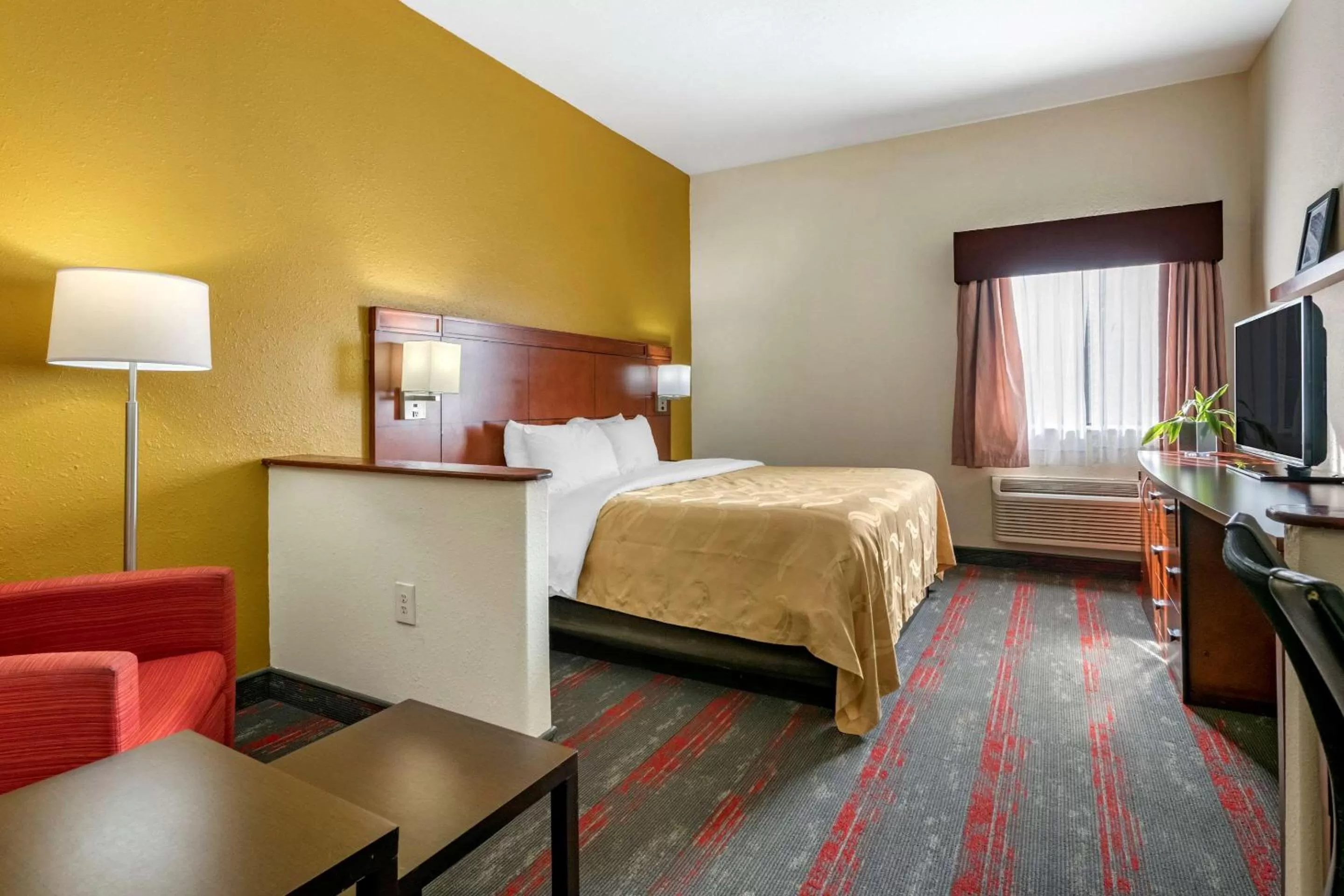King Room - Non-Smoking in Quality Inn Zephyrhills-Dade City