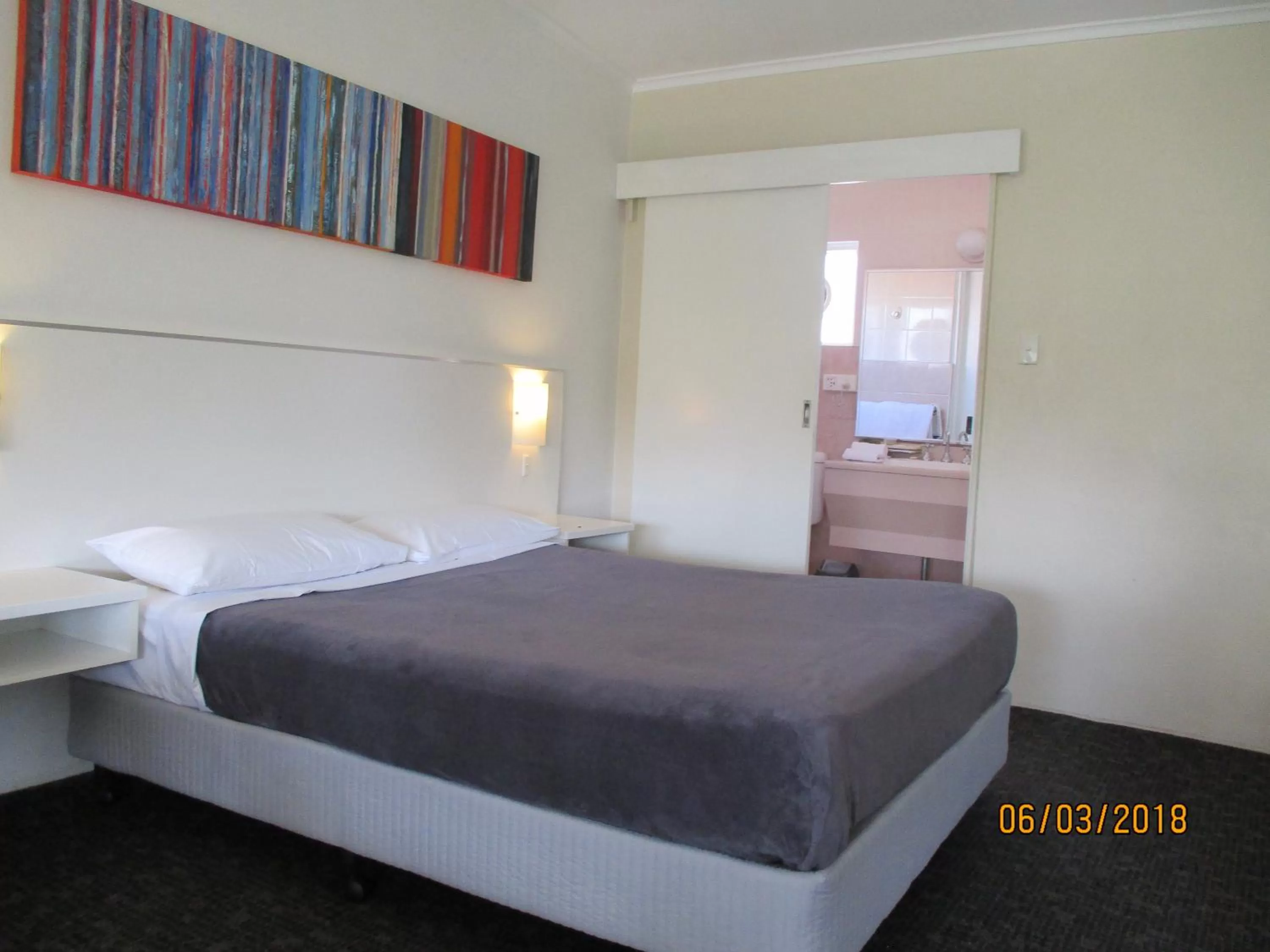Standard Queen Room in Cronulla Motor Inn
